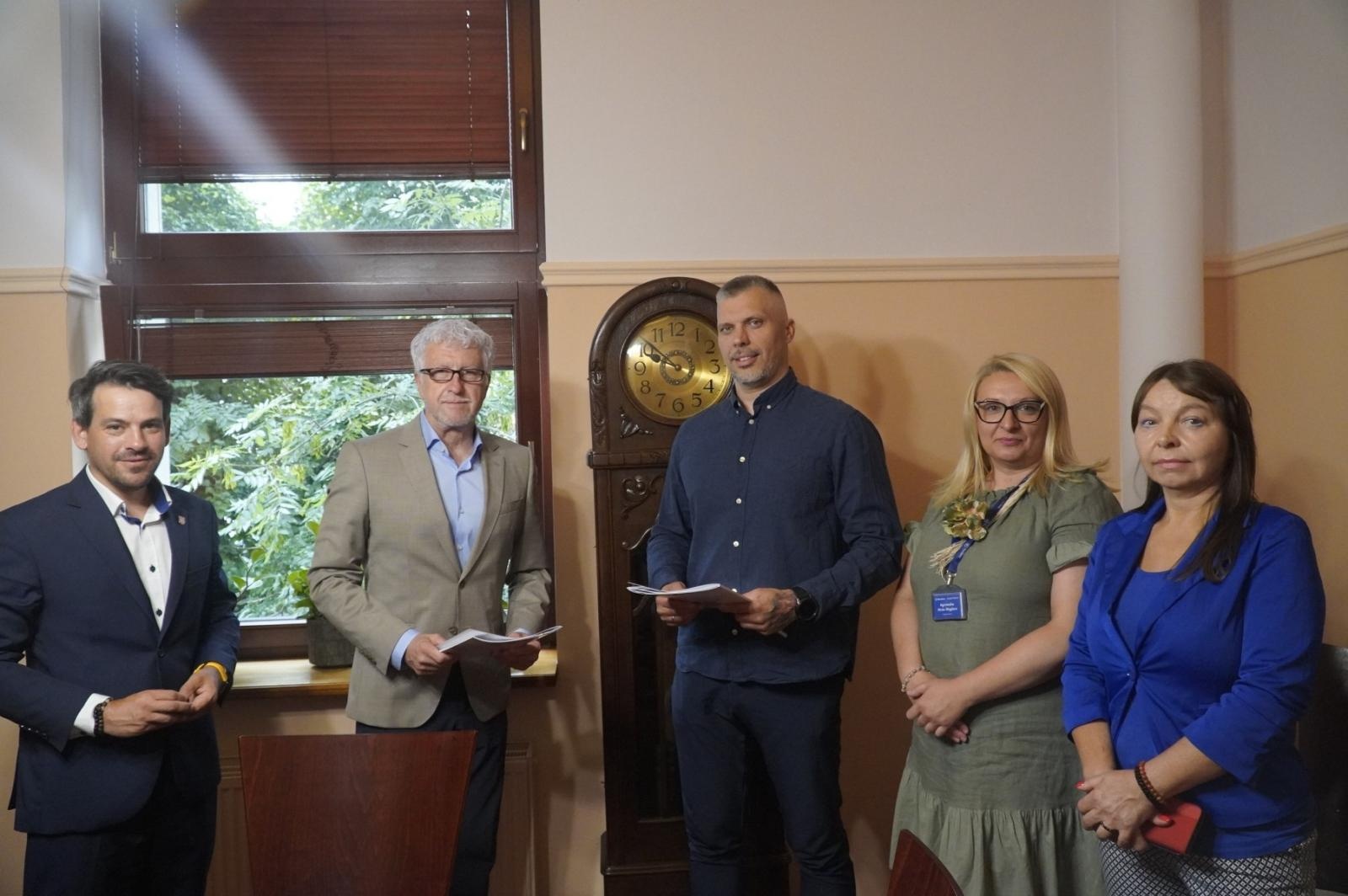 Zdjęcie w galerii na portalu naszraciborz.pl: Racibórz stawia na czyste powietrze – rusza wielka wymiana systemów grzewczych w lokalach komunalnych wiadomości z regionu