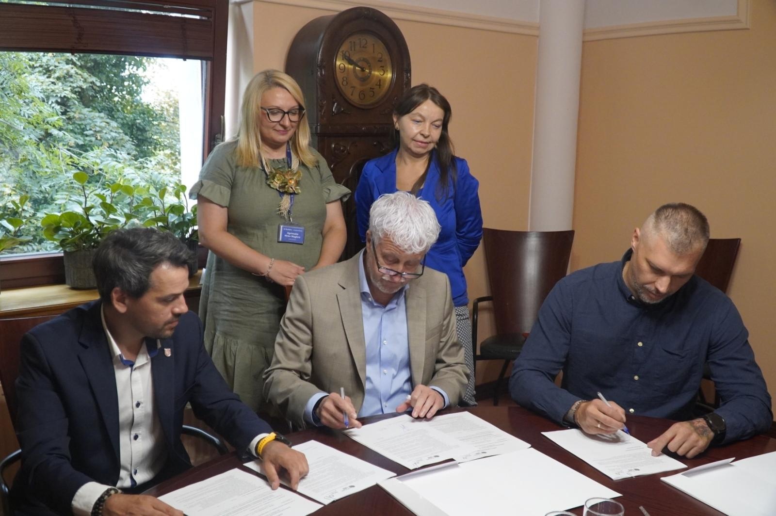 Zdjęcie w galerii na portalu naszraciborz.pl: Racibórz stawia na czyste powietrze – rusza wielka wymiana systemów grzewczych w lokalach komunalnych wiadomości z regionu