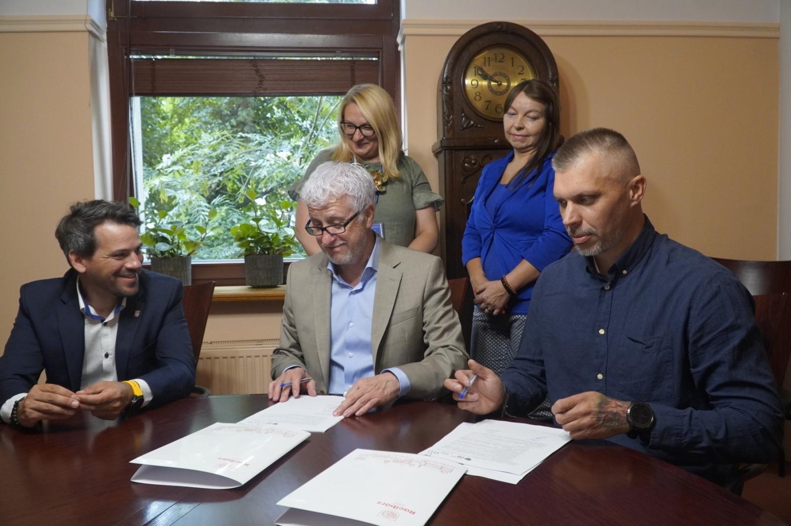 Zdjęcie w galerii na portalu naszraciborz.pl: Racibórz stawia na czyste powietrze – rusza wielka wymiana systemów grzewczych w lokalach komunalnych wiadomości z regionu