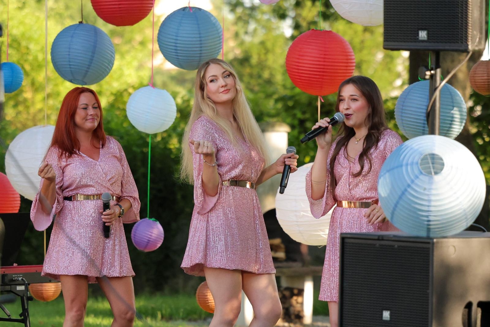 Zdjęcie w galerii na portalu naszraciborz.pl: Silesian Jazz Daughters i Adam Jarzmik oczarowali publiczność w Ogrodzie Kultury wiadomości z regionu