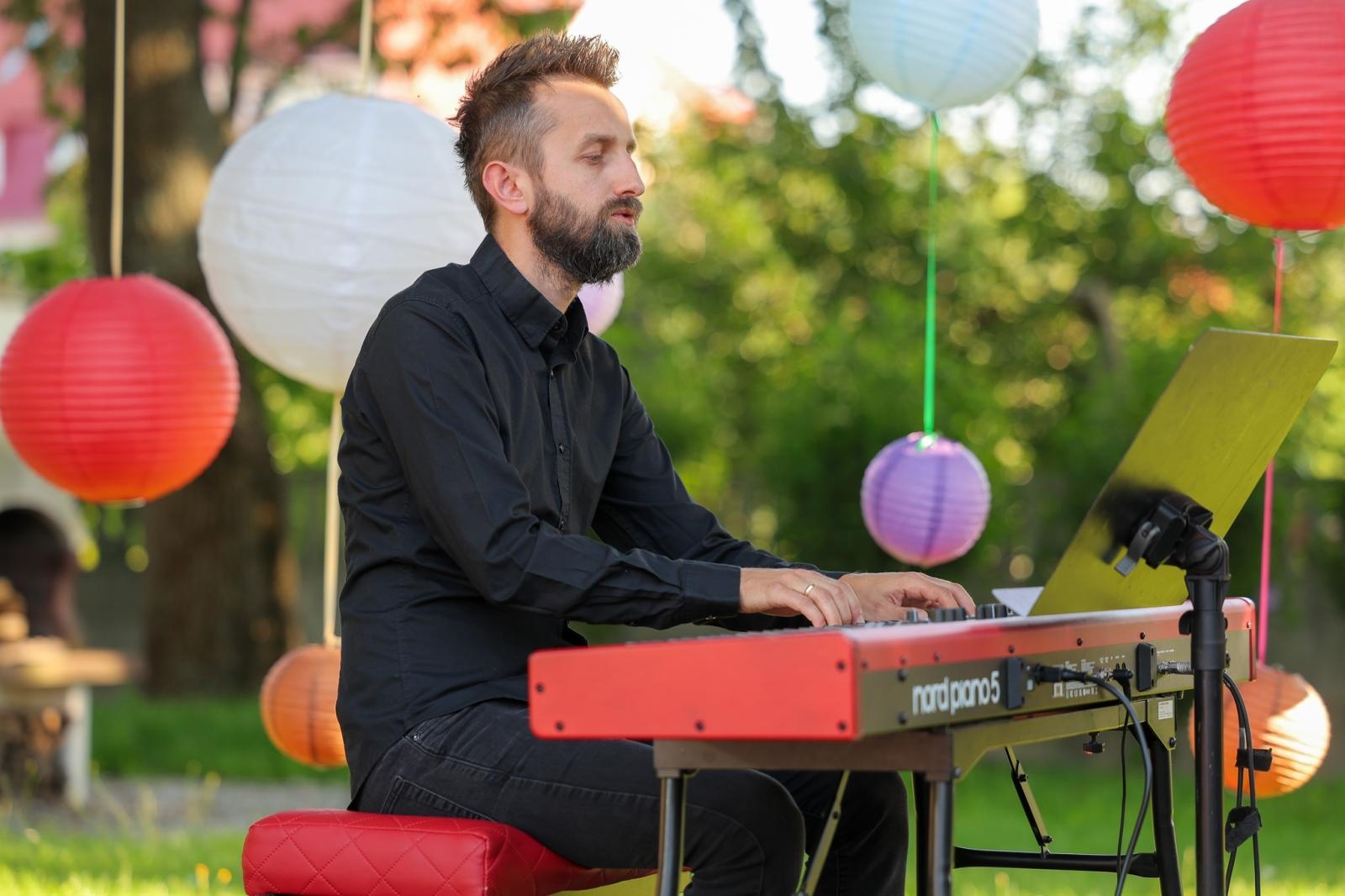 Zdjęcie w galerii na portalu naszraciborz.pl: Silesian Jazz Daughters i Adam Jarzmik oczarowali publiczność w Ogrodzie Kultury wiadomości z regionu