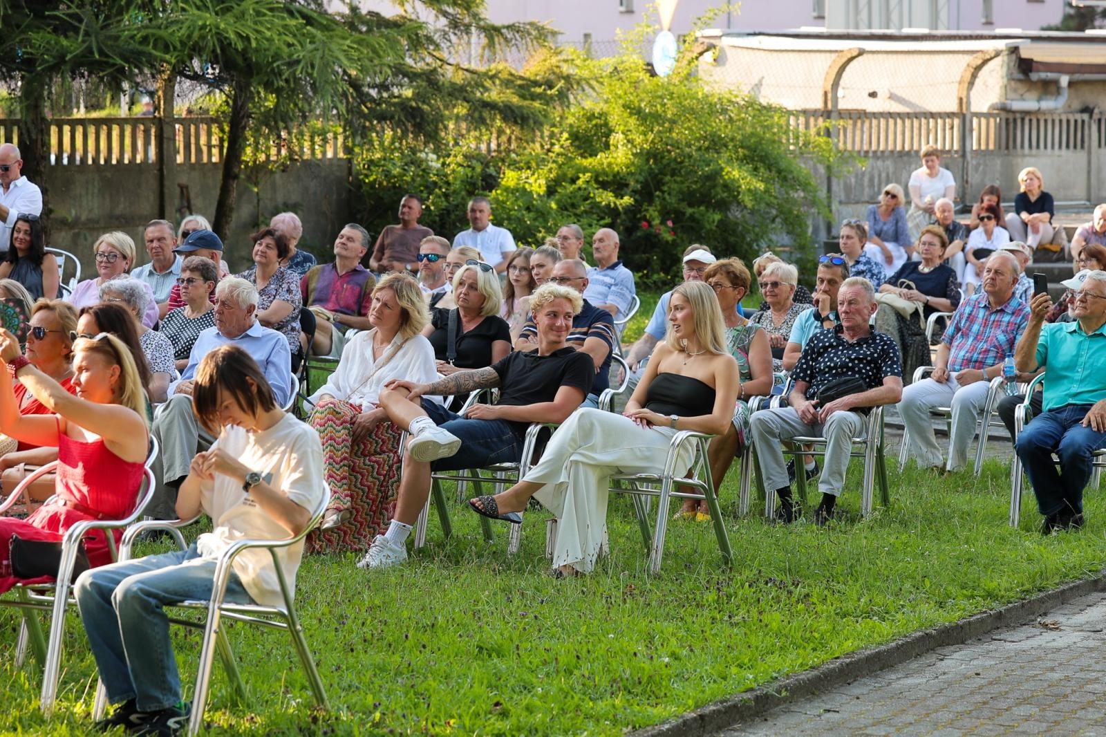 Zdjęcie w galerii na portalu naszraciborz.pl: Silesian Jazz Daughters i Adam Jarzmik oczarowali publiczność w Ogrodzie Kultury wiadomości z regionu