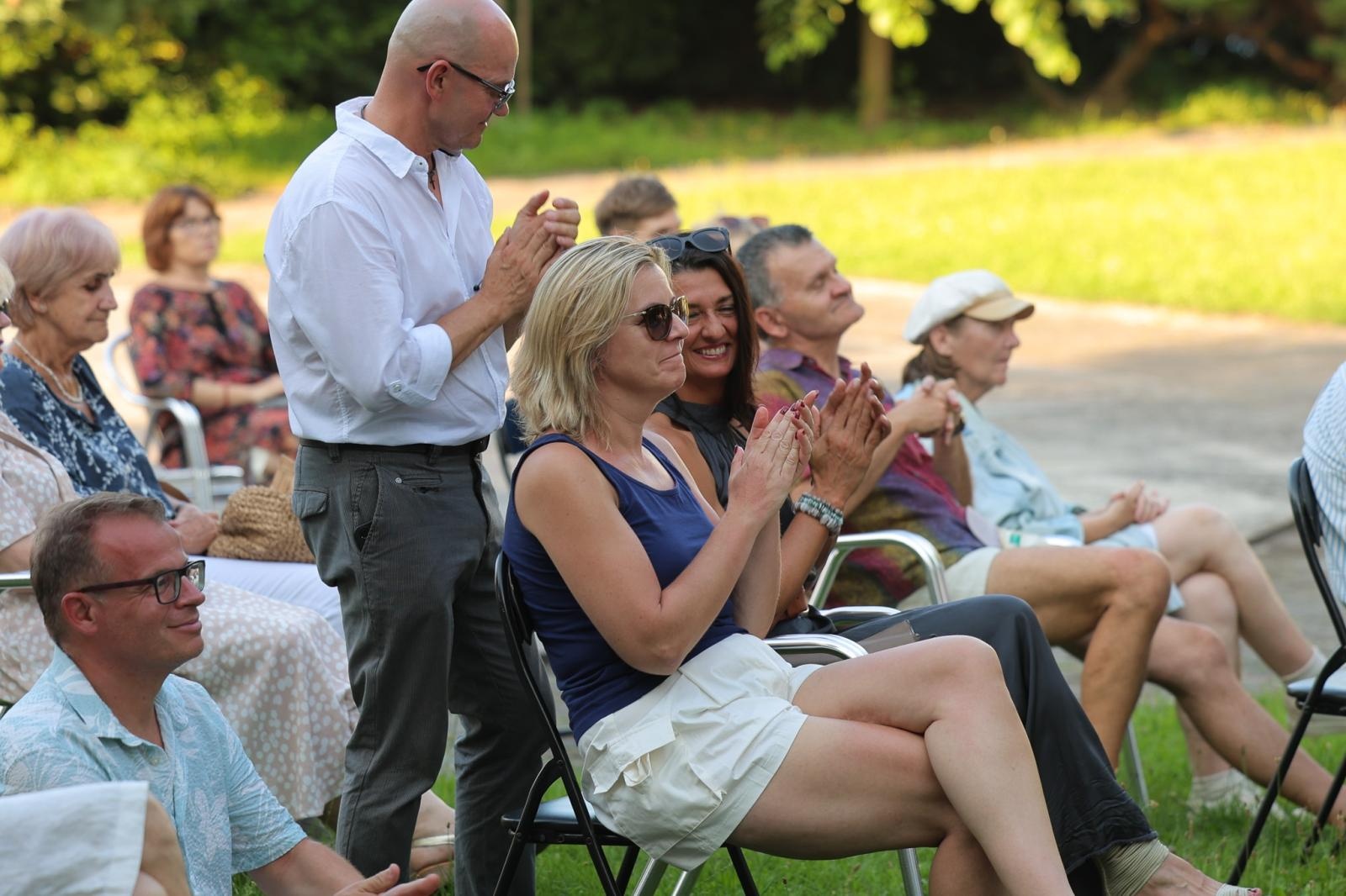 Zdjęcie w galerii na portalu naszraciborz.pl: Silesian Jazz Daughters i Adam Jarzmik oczarowali publiczność w Ogrodzie Kultury wiadomości z regionu