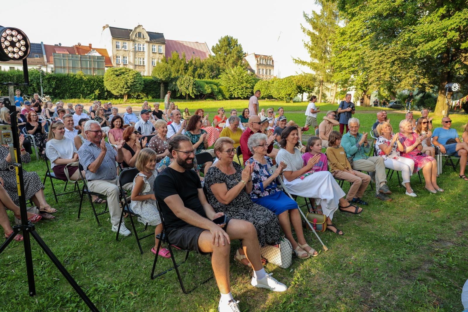 Zdjęcie w galerii na portalu naszraciborz.pl: Silesian Jazz Daughters i Adam Jarzmik oczarowali publiczność w Ogrodzie Kultury wiadomości z regionu