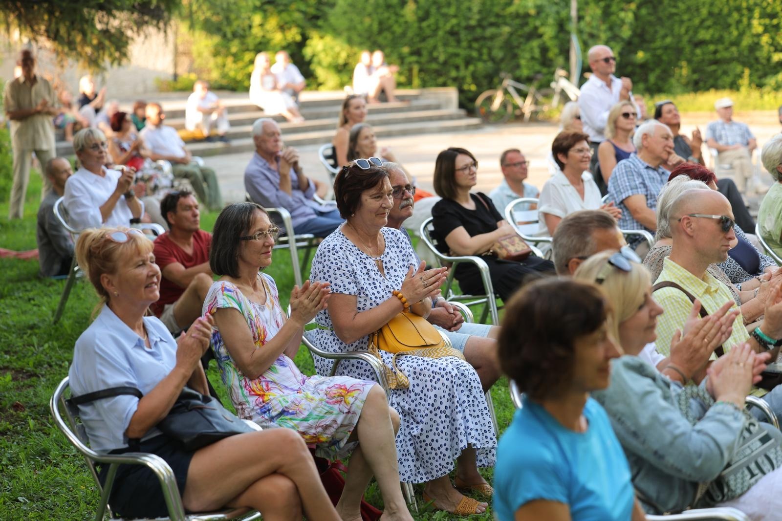 Zdjęcie w galerii na portalu naszraciborz.pl: Silesian Jazz Daughters i Adam Jarzmik oczarowali publiczność w Ogrodzie Kultury wiadomości z regionu