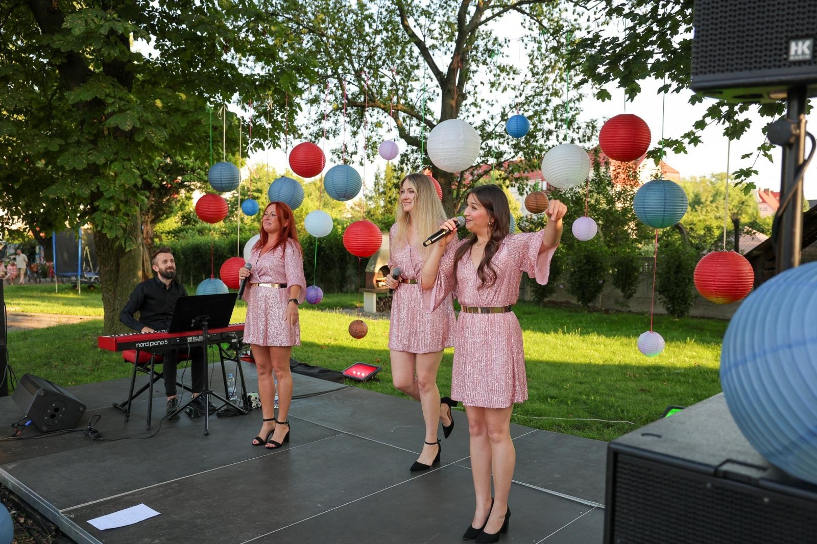 Zdjęcie w galerii na portalu naszraciborz.pl: Silesian Jazz Daughters i Adam Jarzmik oczarowali publiczność w Ogrodzie Kultury wiadomości z regionu