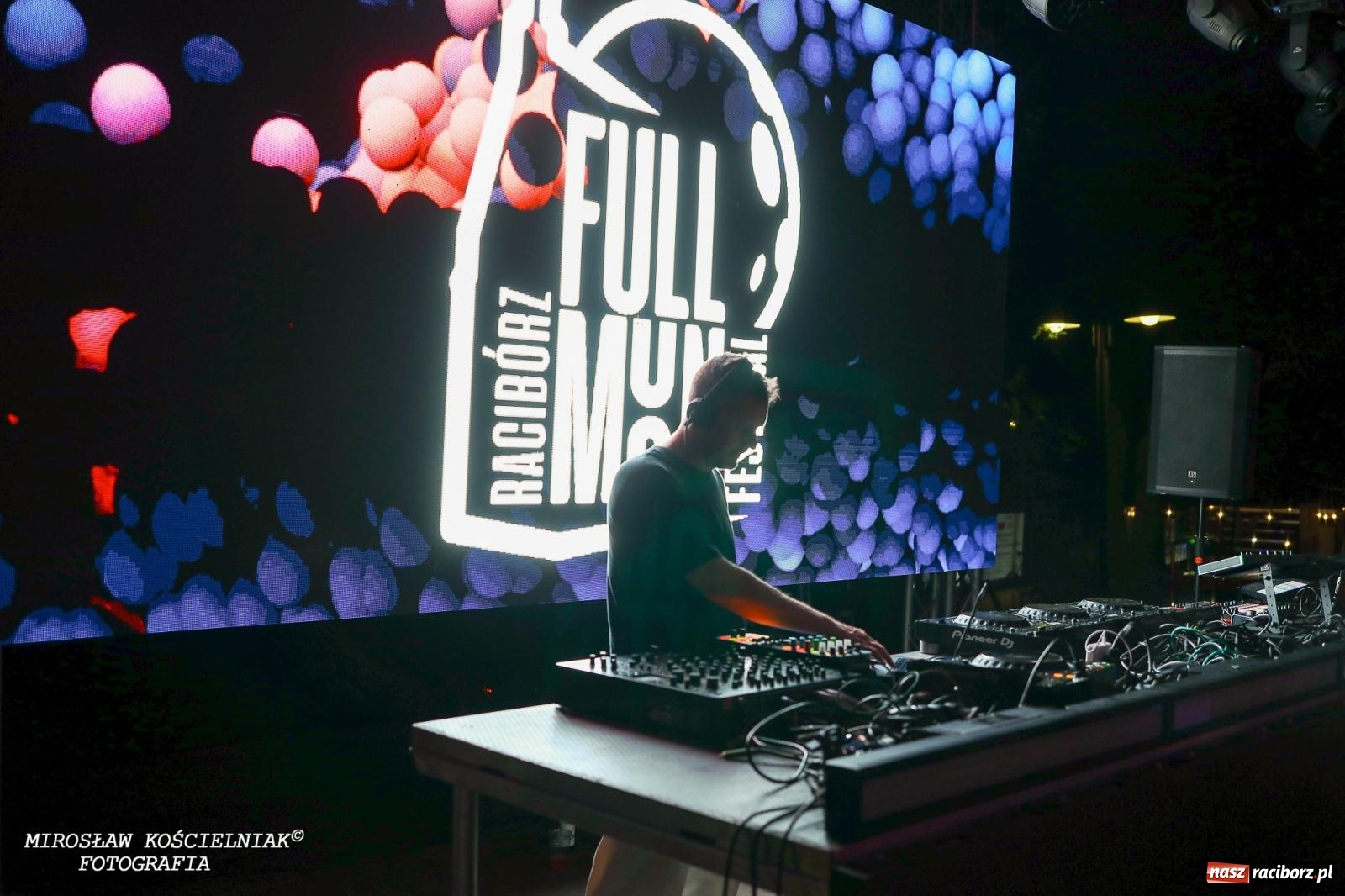 Zdjęcie w galerii na portalu naszraciborz.pl: Full Moon Festival rozświetlił Zamek Piastowski – relacja dzień drugi [FOTO i WIDEO] wiadomości z regionu