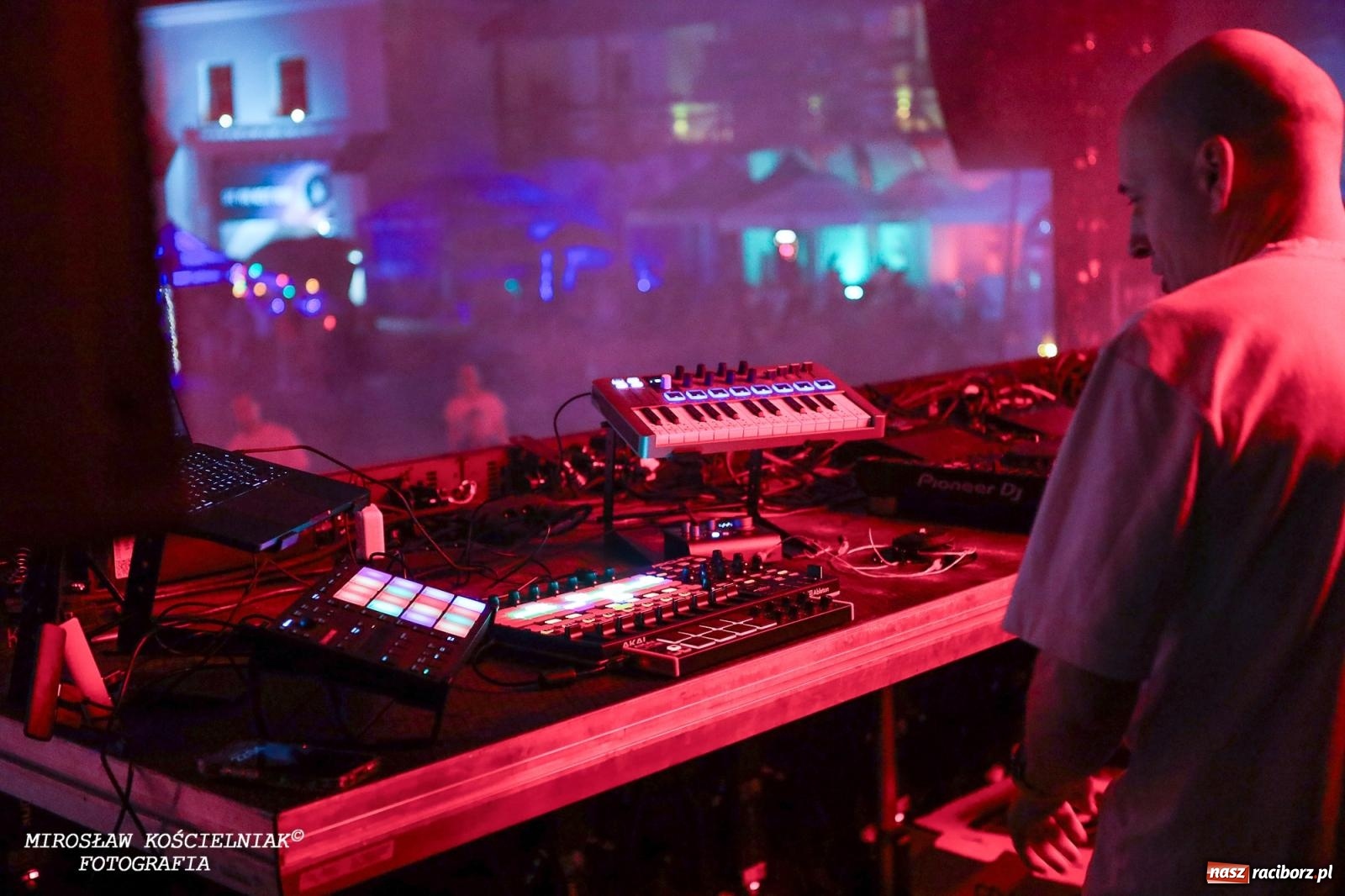 Zdjęcie w galerii na portalu naszraciborz.pl: Full Moon Festival rozświetlił Zamek Piastowski – relacja dzień drugi [FOTO i WIDEO] wiadomości z regionu