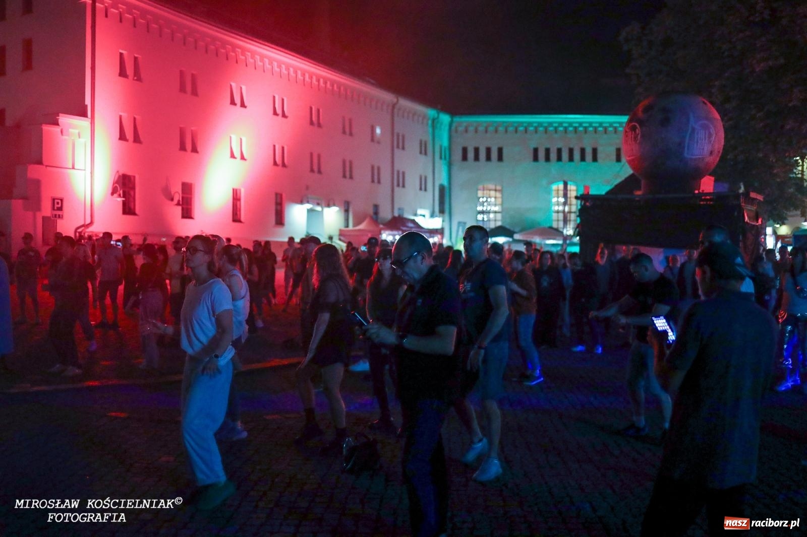 Zdjęcie w galerii na portalu naszraciborz.pl: Full Moon Festival rozświetlił Zamek Piastowski – relacja dzień drugi [FOTO i WIDEO] wiadomości z regionu