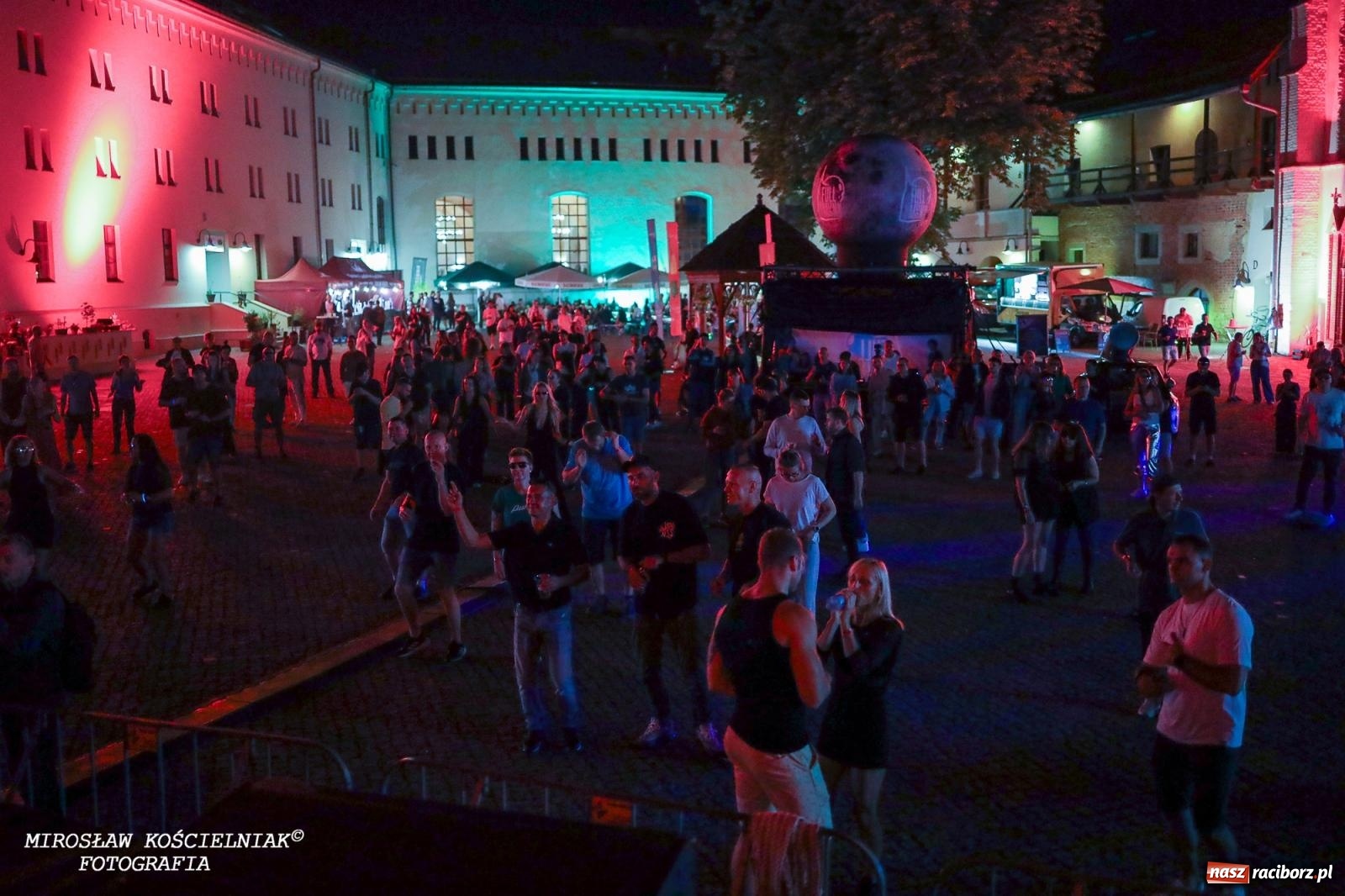 Zdjęcie w galerii na portalu naszraciborz.pl: Full Moon Festival rozświetlił Zamek Piastowski – relacja dzień drugi [FOTO i WIDEO] wiadomości z regionu