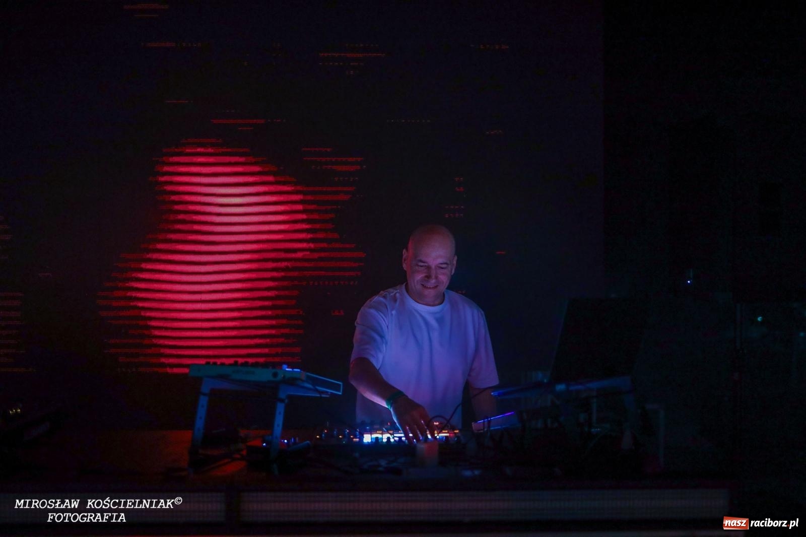 Zdjęcie w galerii na portalu naszraciborz.pl: Full Moon Festival rozświetlił Zamek Piastowski – relacja dzień drugi [FOTO i WIDEO] wiadomości z regionu