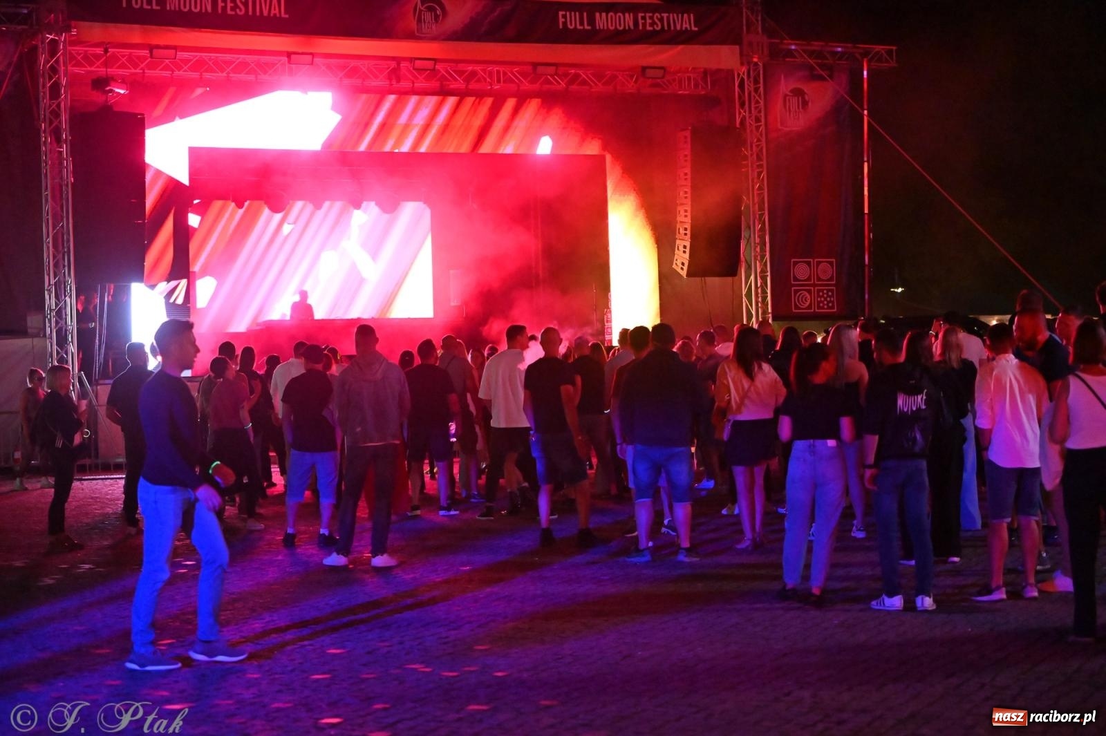 Zdjęcie w galerii na portalu naszraciborz.pl: Full Moon Festival rozświetlił Zamek Piastowski – relacja dzień drugi [FOTO i WIDEO] wiadomości z regionu