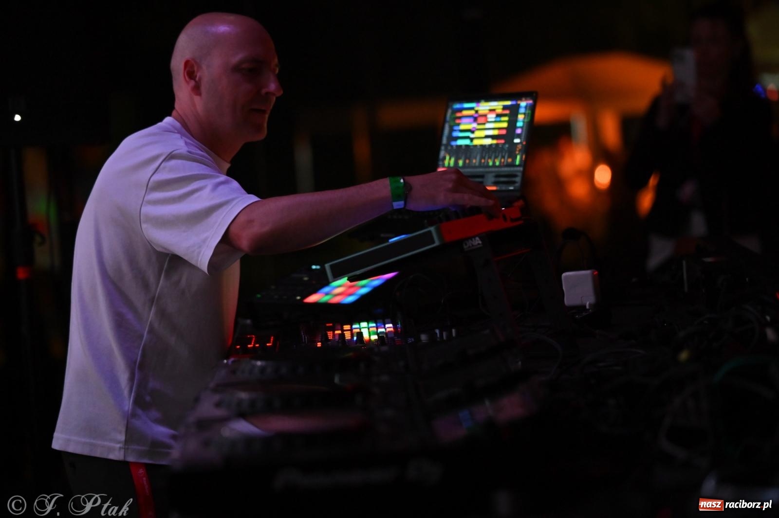 Zdjęcie w galerii na portalu naszraciborz.pl: Full Moon Festival rozświetlił Zamek Piastowski – relacja dzień drugi [FOTO i WIDEO] wiadomości z regionu