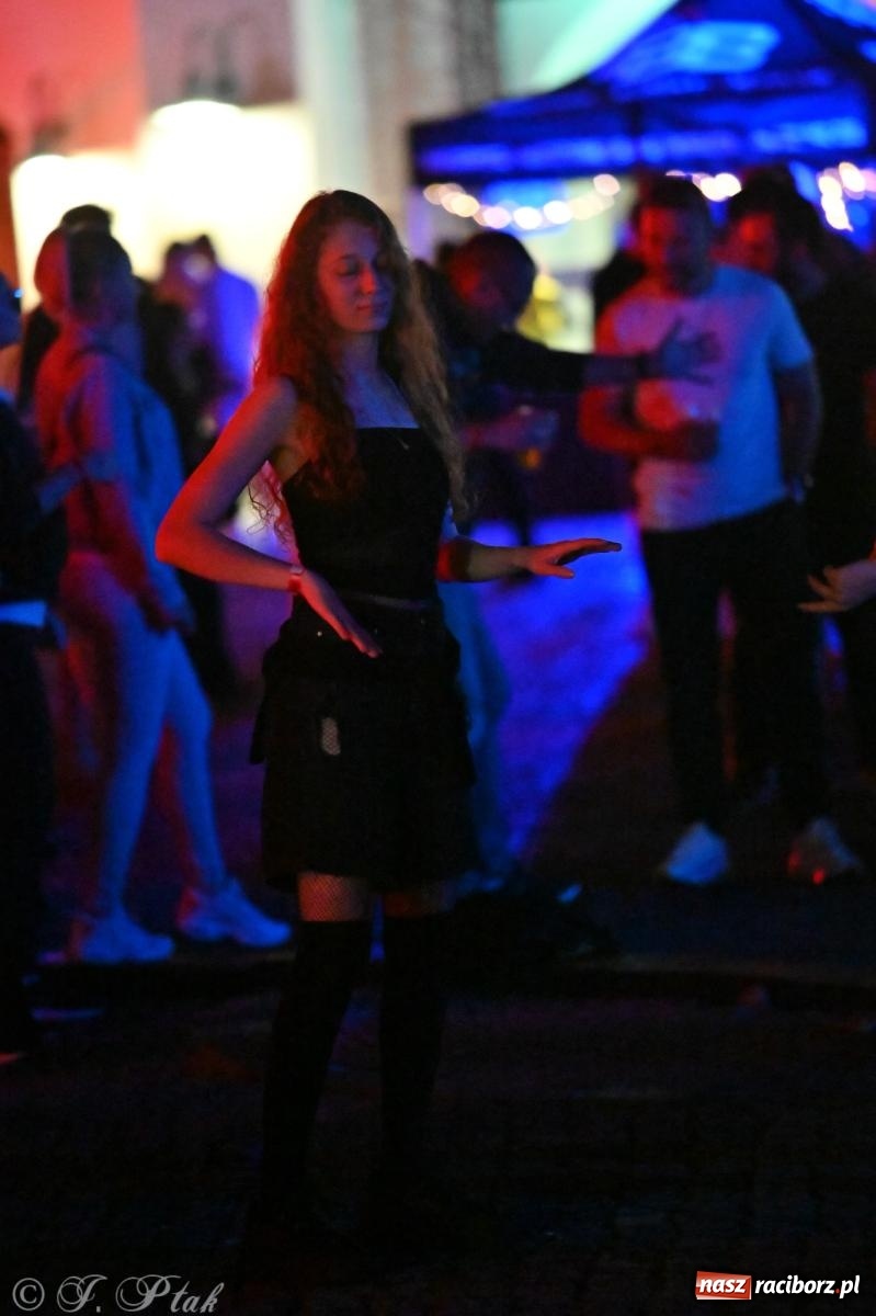 Zdjęcie w galerii na portalu naszraciborz.pl: Full Moon Festival rozświetlił Zamek Piastowski – relacja dzień drugi [FOTO i WIDEO] wiadomości z regionu