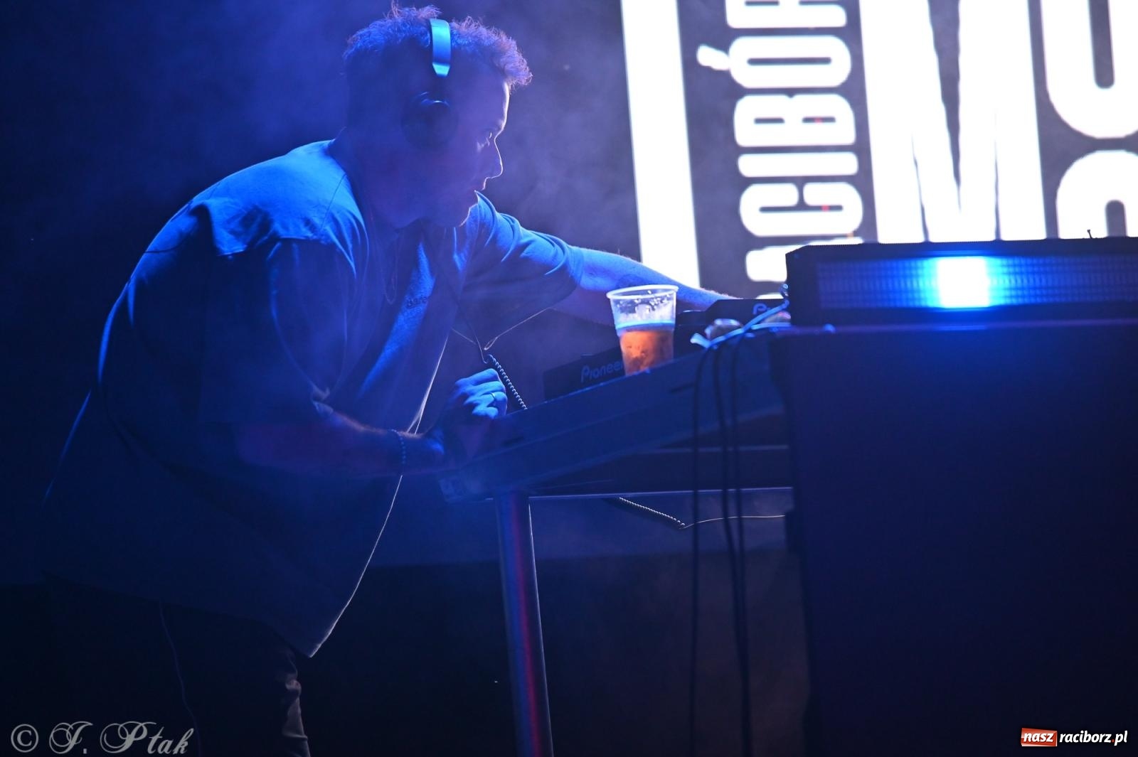 Zdjęcie w galerii na portalu naszraciborz.pl: Full Moon Festival rozświetlił Zamek Piastowski – relacja dzień drugi [FOTO i WIDEO] wiadomości z regionu