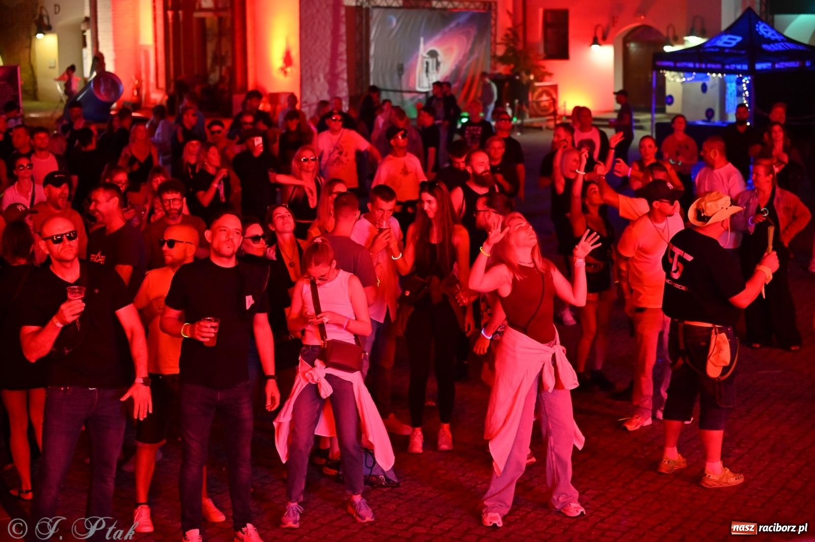 Zdjęcie w galerii na portalu naszraciborz.pl: Full Moon Festival rozświetlił Zamek Piastowski – relacja dzień drugi [FOTO i WIDEO] wiadomości z regionu