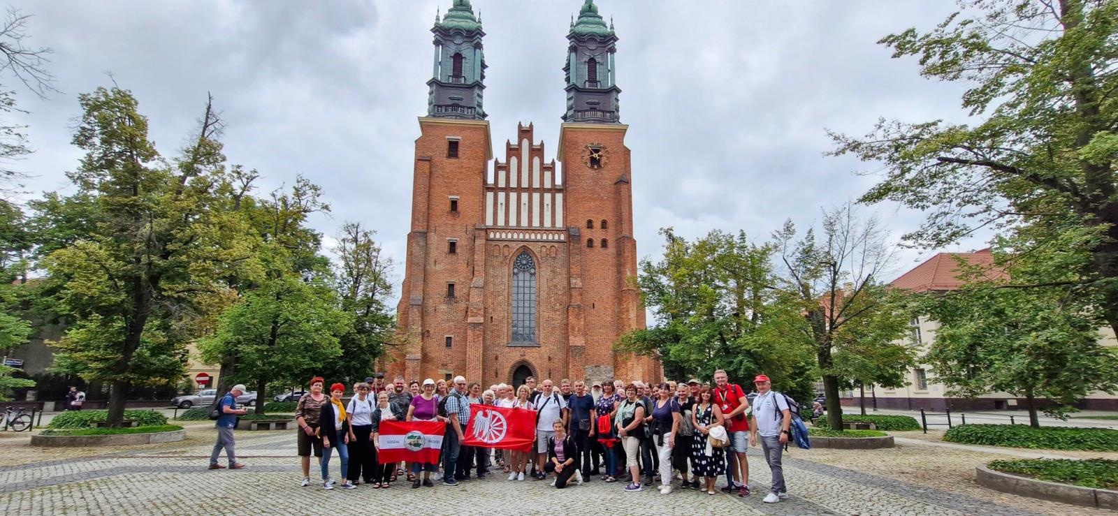 Zdjęcie w galerii na portalu naszraciborz.pl: Poznań, Biskupin i Gniezno w programie letniej wycieczki PTTK Racibórz wiadomości z regionu