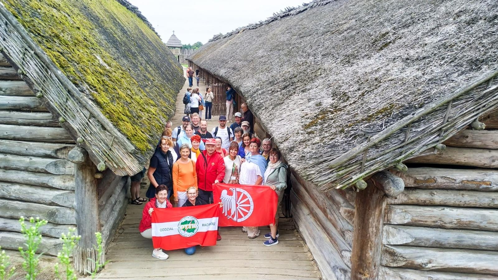 Zdjęcie w galerii na portalu naszraciborz.pl: Poznań, Biskupin i Gniezno w programie letniej wycieczki PTTK Racibórz wiadomości z regionu