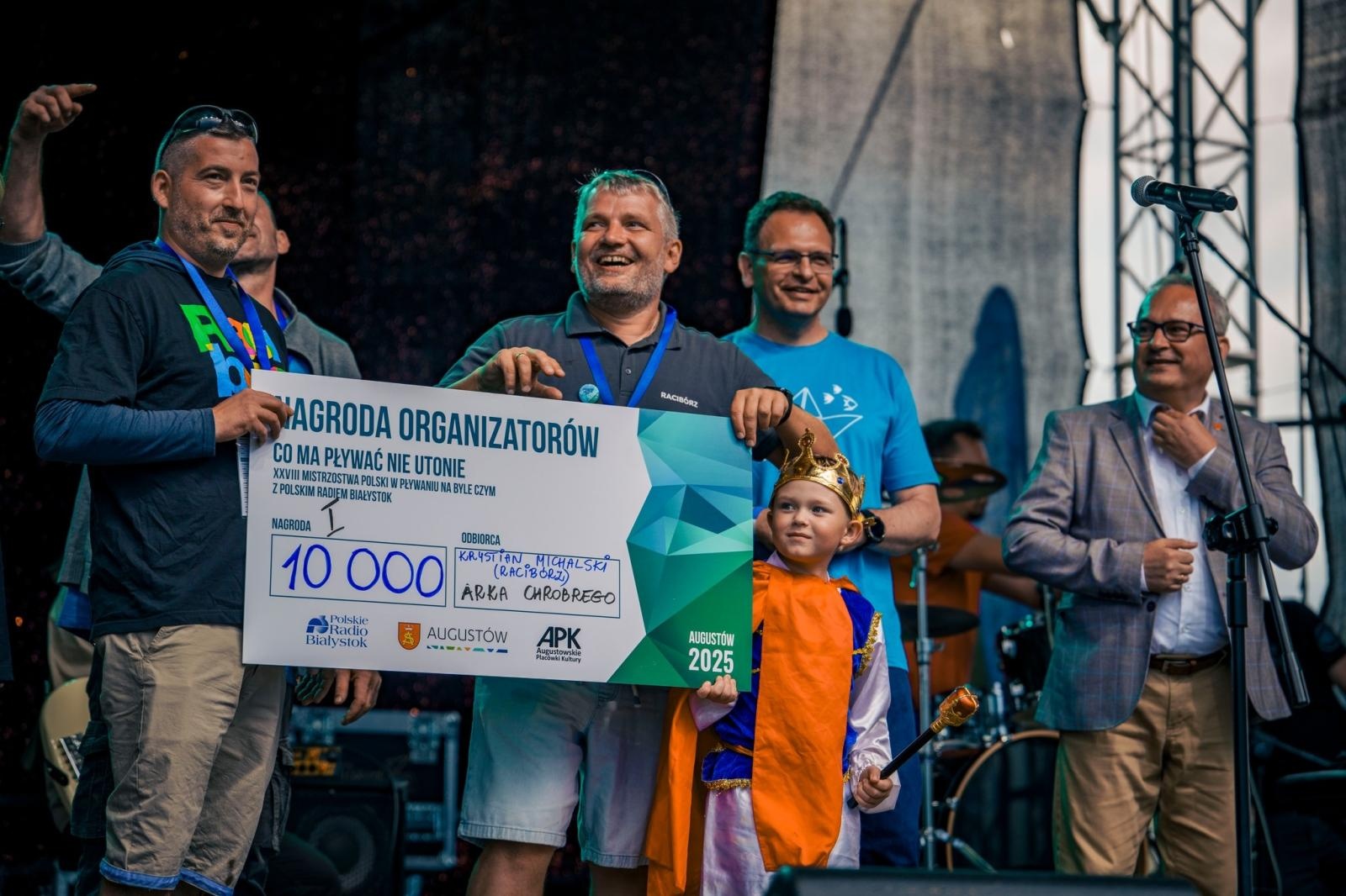 Zdjęcie w galerii na portalu naszraciborz.pl: Raciborzanie najlepsi w kraju! Sukces na Mistrzostwach Polski w Pływaniu na Byle Czym wiadomości z regionu