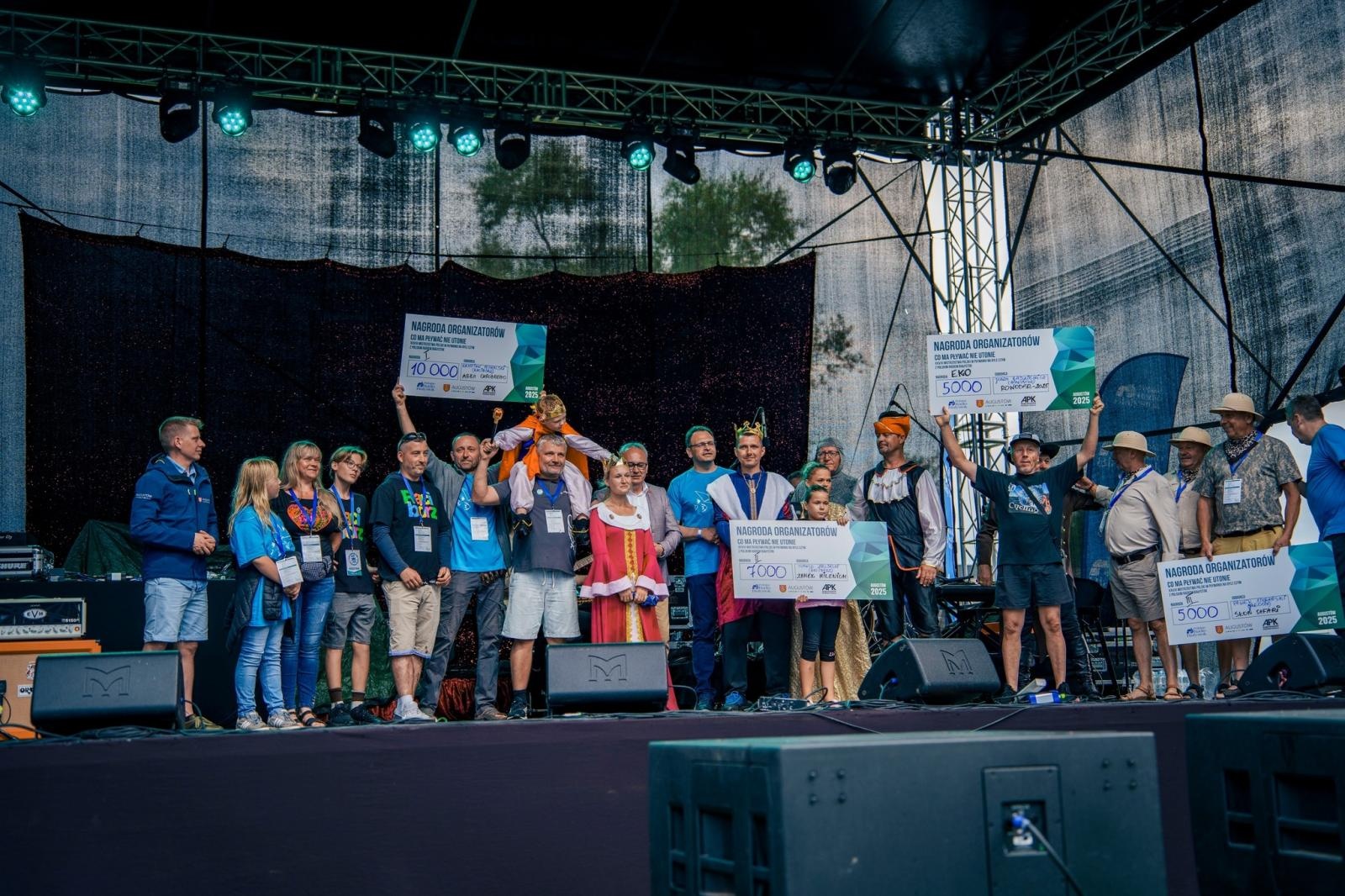 Zdjęcie w galerii na portalu naszraciborz.pl: Raciborzanie najlepsi w kraju! Sukces na Mistrzostwach Polski w Pływaniu na Byle Czym wiadomości z regionu