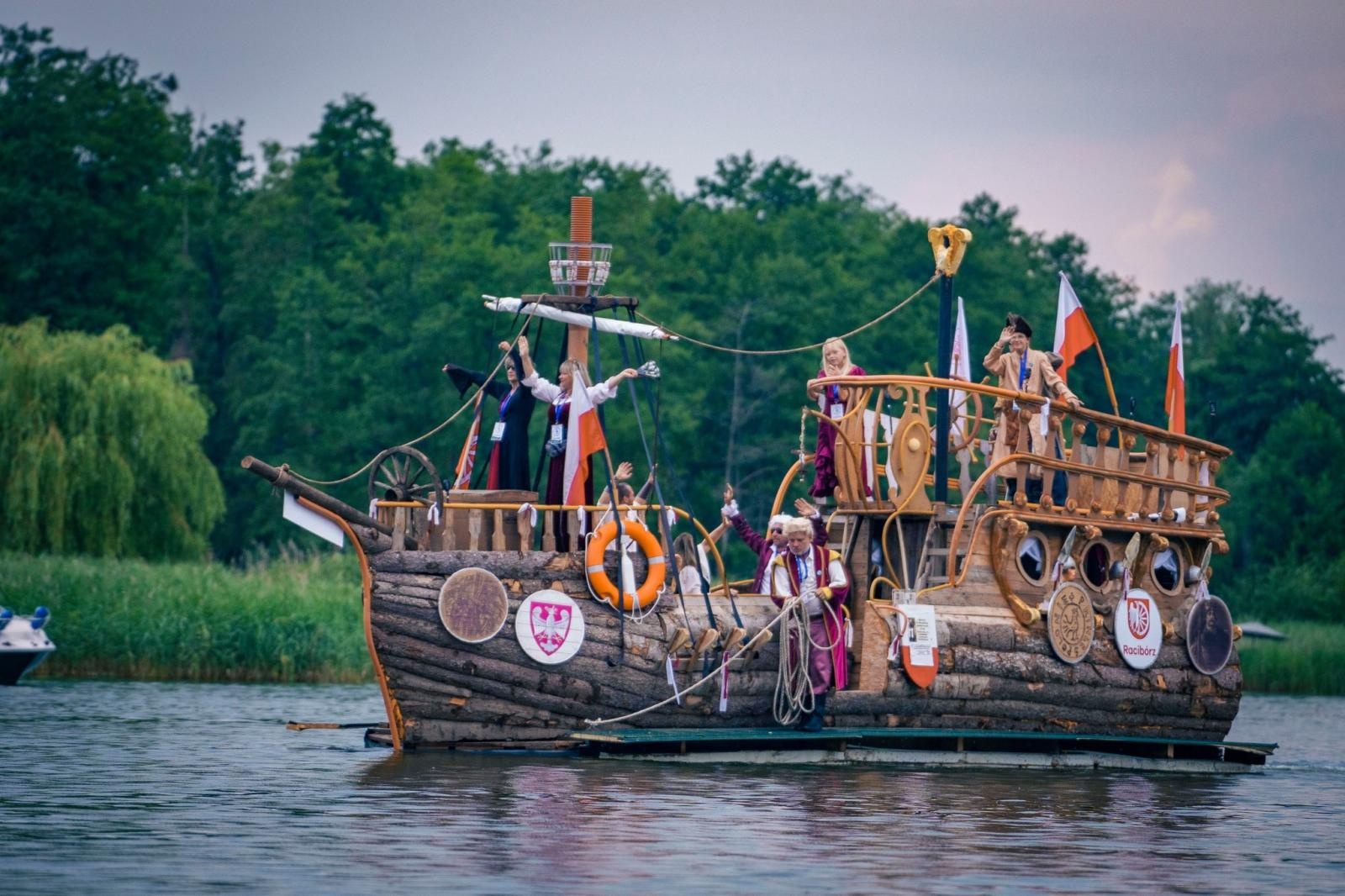 Zdjęcie w galerii na portalu naszraciborz.pl: Raciborzanie najlepsi w kraju! Sukces na Mistrzostwach Polski w Pływaniu na Byle Czym wiadomości z regionu