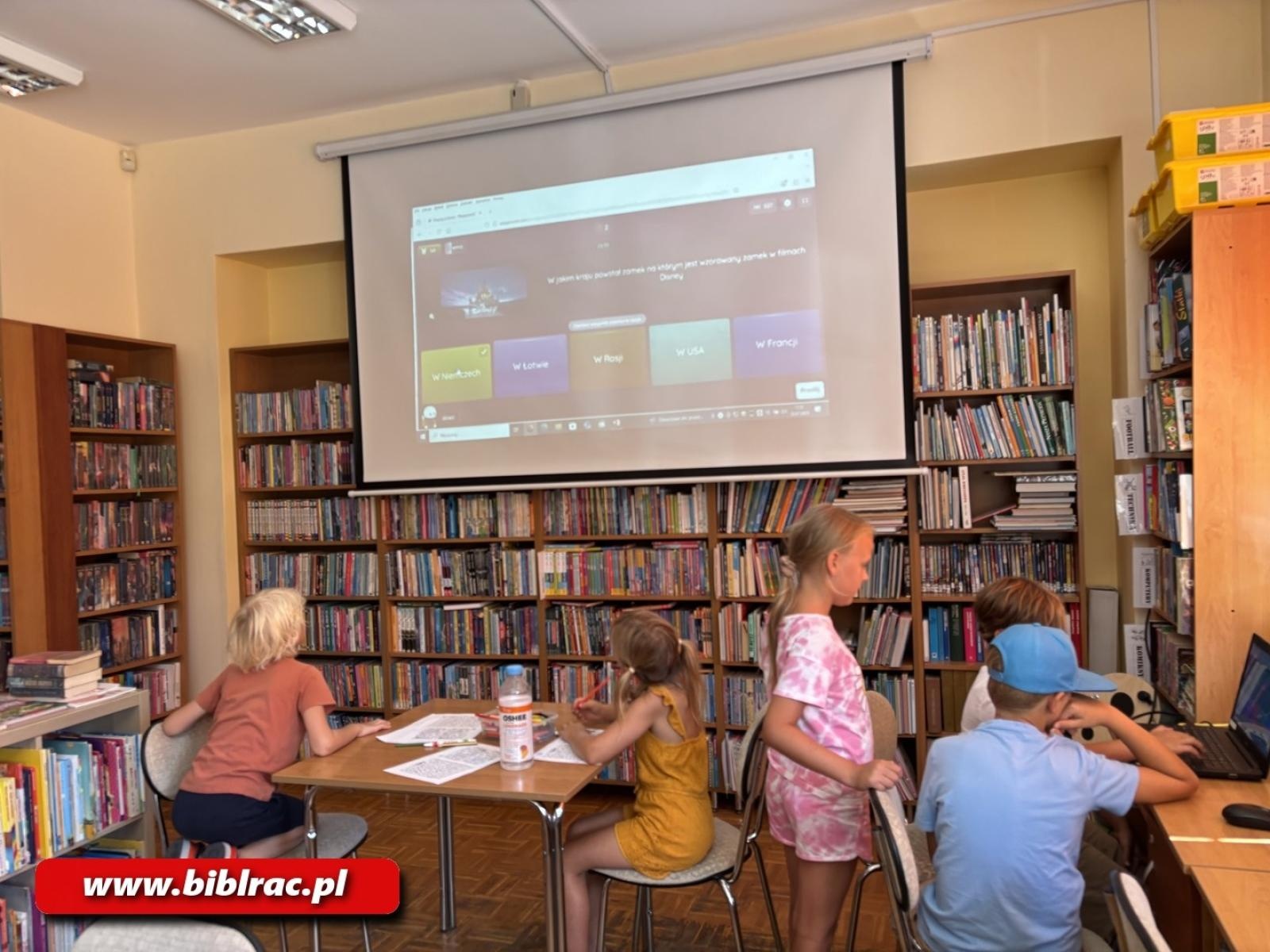 Zdjęcie w galerii na portalu naszraciborz.pl: Z Disneyem dookoła świata – wakacyjne przygody w bibliotecznych filiach wiadomości z regionu