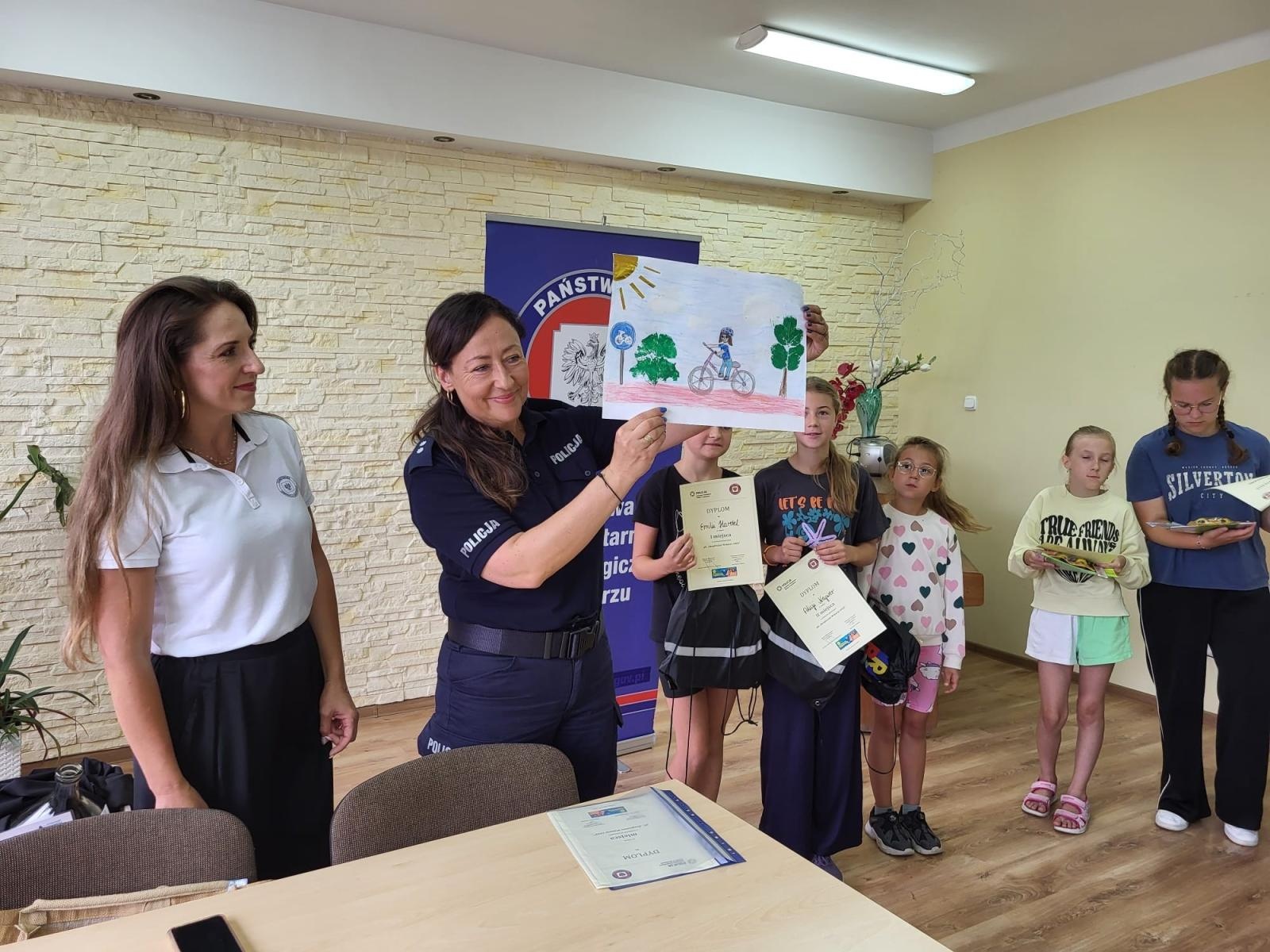 Zdjęcie w galerii na portalu naszraciborz.pl: Bezpieczne wakacje oczami dzieci – PSSE rozstrzygnęła konkurs wiadomości z regionu