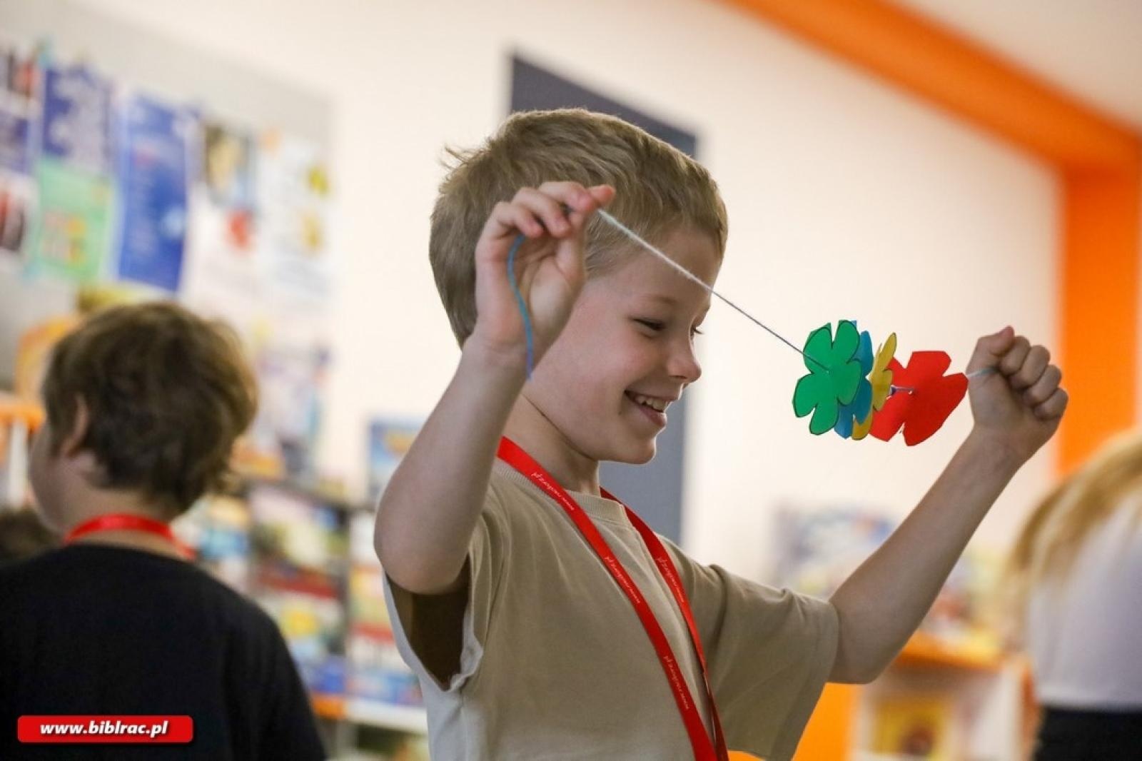 Zdjęcie w galerii na portalu naszraciborz.pl: Z Disneyem dookoła świata. Aloha z biblioteki! wiadomości z regionu