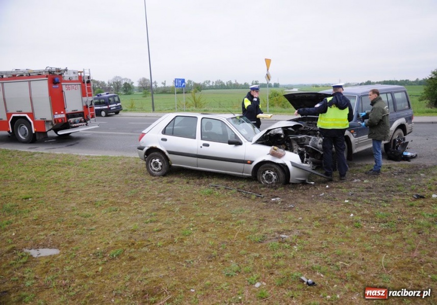 Zdjęcie w galerii na portalu naszraciborz.pl: Kierowca uciekł z miejsca wypadku wiadomości z regionu