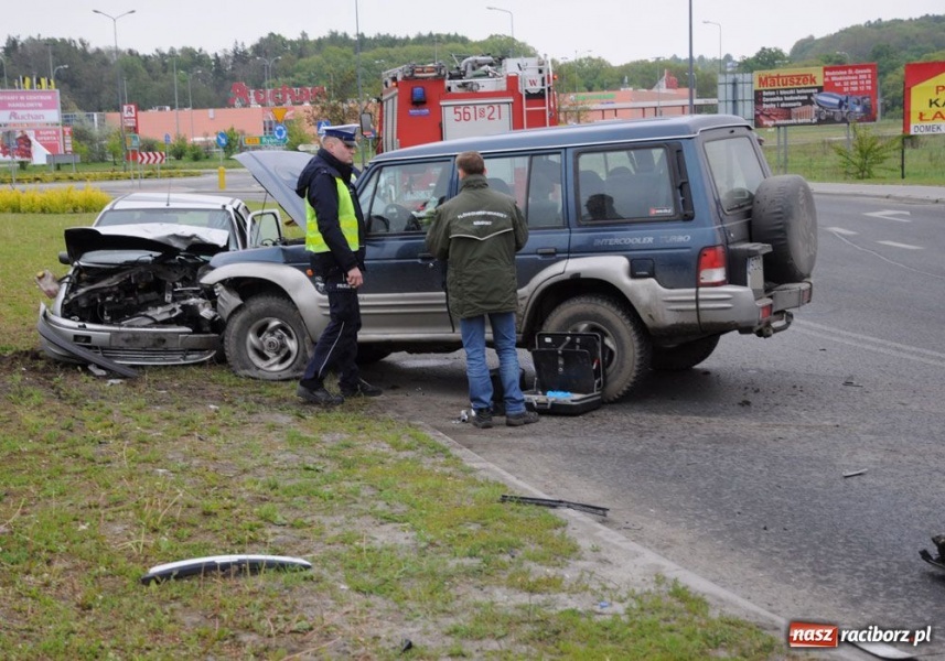 Zdjęcie w galerii na portalu naszraciborz.pl: Kierowca uciekł z miejsca wypadku wiadomości z regionu