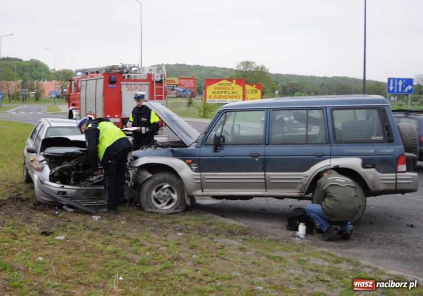 Zdjęcie w galerii na portalu naszraciborz.pl: Kierowca uciekł z miejsca wypadku wiadomości z regionu