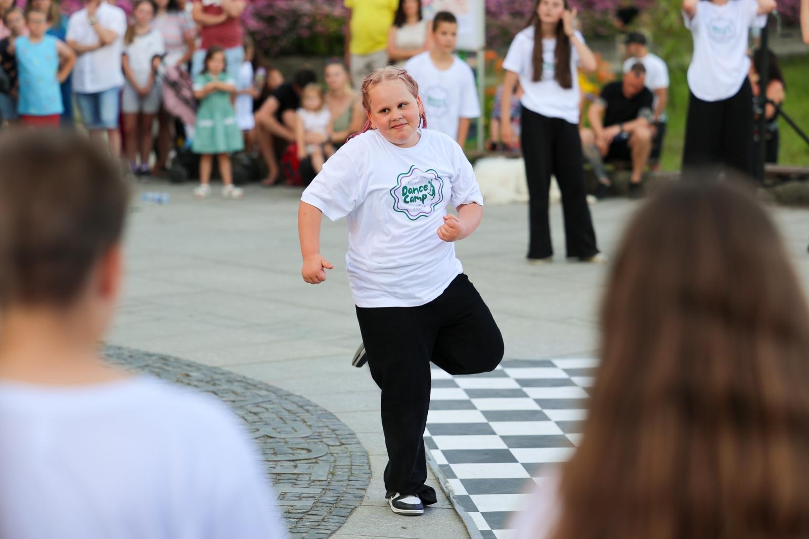 Zdjęcie w galerii na portalu naszraciborz.pl: Potańcówka w Parku Roth na BIS! Raciborskie Centrum Kultury podsumowało polsko-czeski projekt INTERREG wiadomości z regionu
