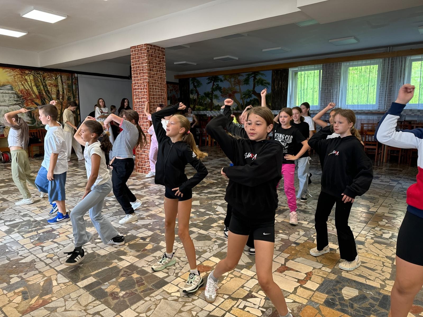 Zdjęcie w galerii na portalu naszraciborz.pl: Potańcówka w Parku Roth na BIS! Raciborskie Centrum Kultury podsumowało polsko-czeski projekt INTERREG wiadomości z regionu