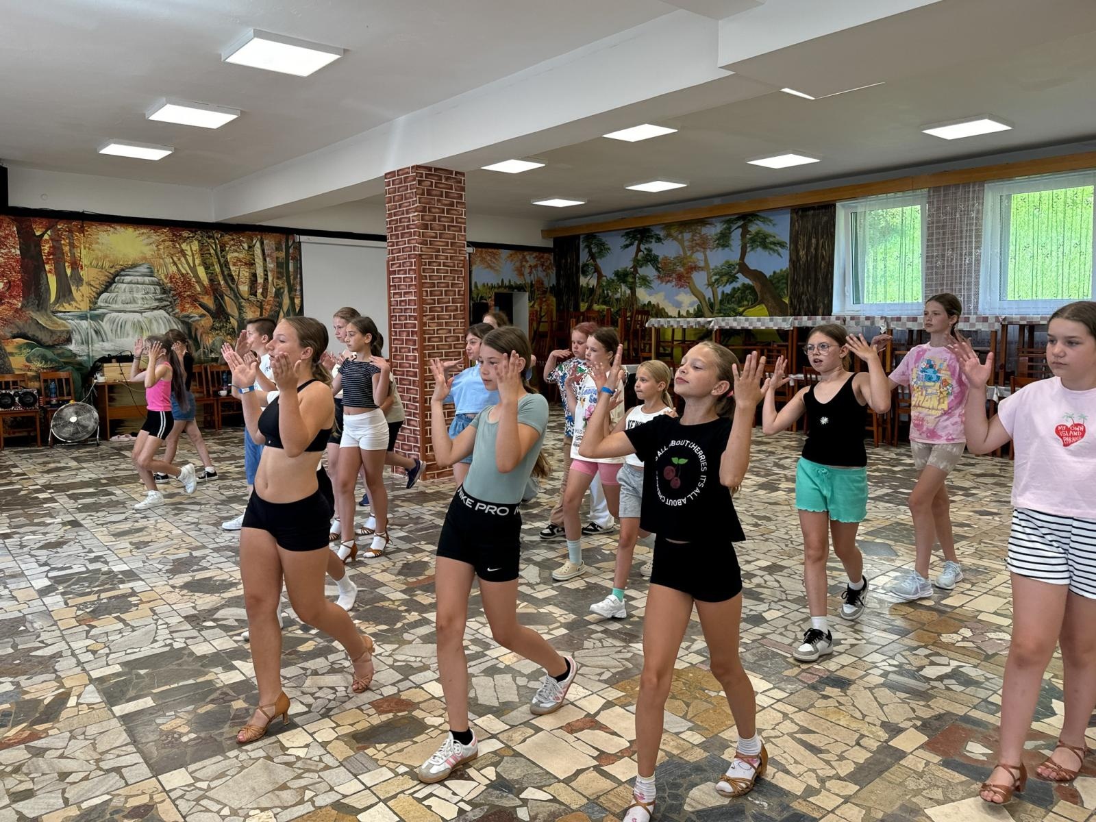 Zdjęcie w galerii na portalu naszraciborz.pl: Potańcówka w Parku Roth na BIS! Raciborskie Centrum Kultury podsumowało polsko-czeski projekt INTERREG wiadomości z regionu