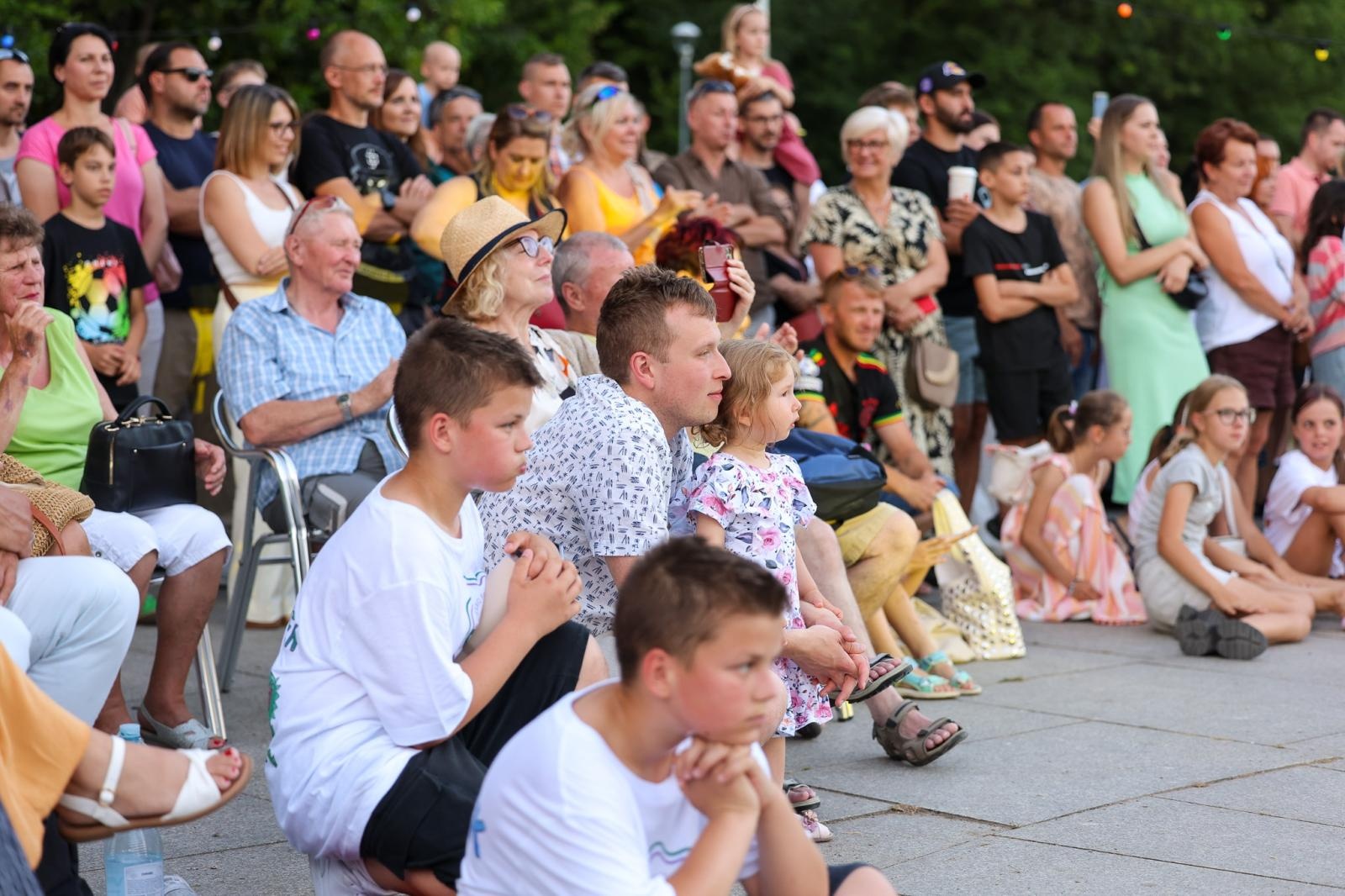 Zdjęcie w galerii na portalu naszraciborz.pl: Potańcówka w Parku Roth na BIS! Raciborskie Centrum Kultury podsumowało polsko-czeski projekt INTERREG wiadomości z regionu