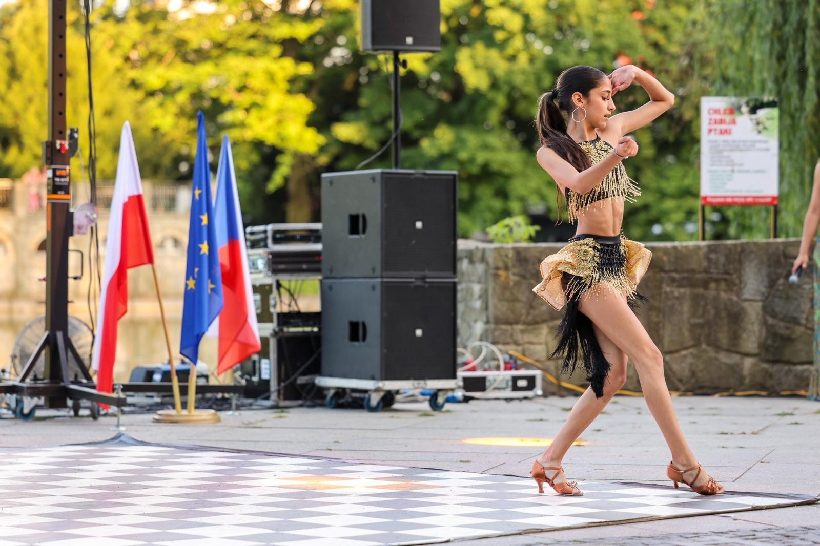 Zdjęcie w galerii na portalu naszraciborz.pl: Potańcówka w Parku Roth na BIS! Raciborskie Centrum Kultury podsumowało polsko-czeski projekt INTERREG wiadomości z regionu