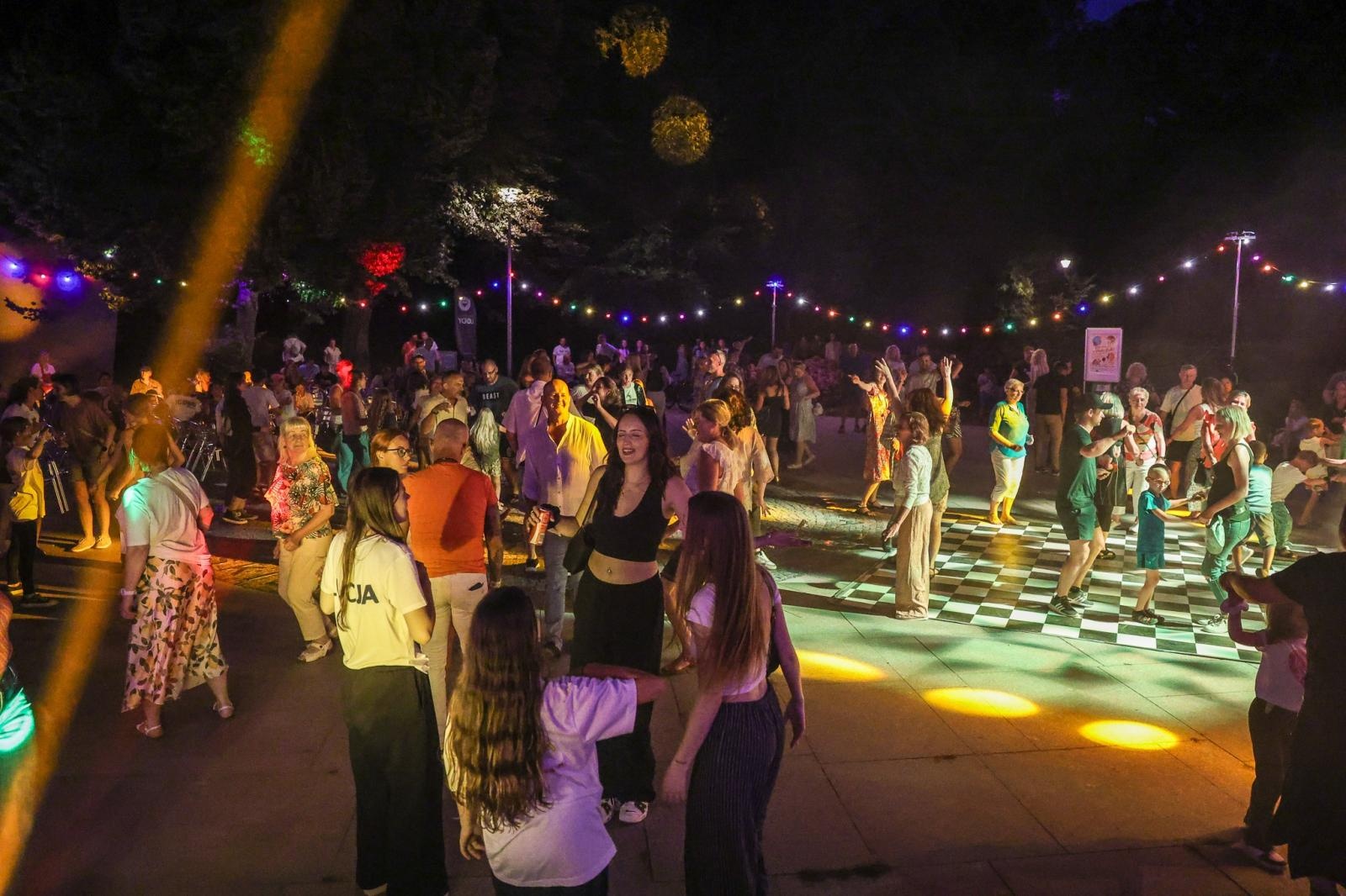 Zdjęcie w galerii na portalu naszraciborz.pl: Potańcówka w Parku Roth na BIS! Raciborskie Centrum Kultury podsumowało polsko-czeski projekt INTERREG wiadomości z regionu