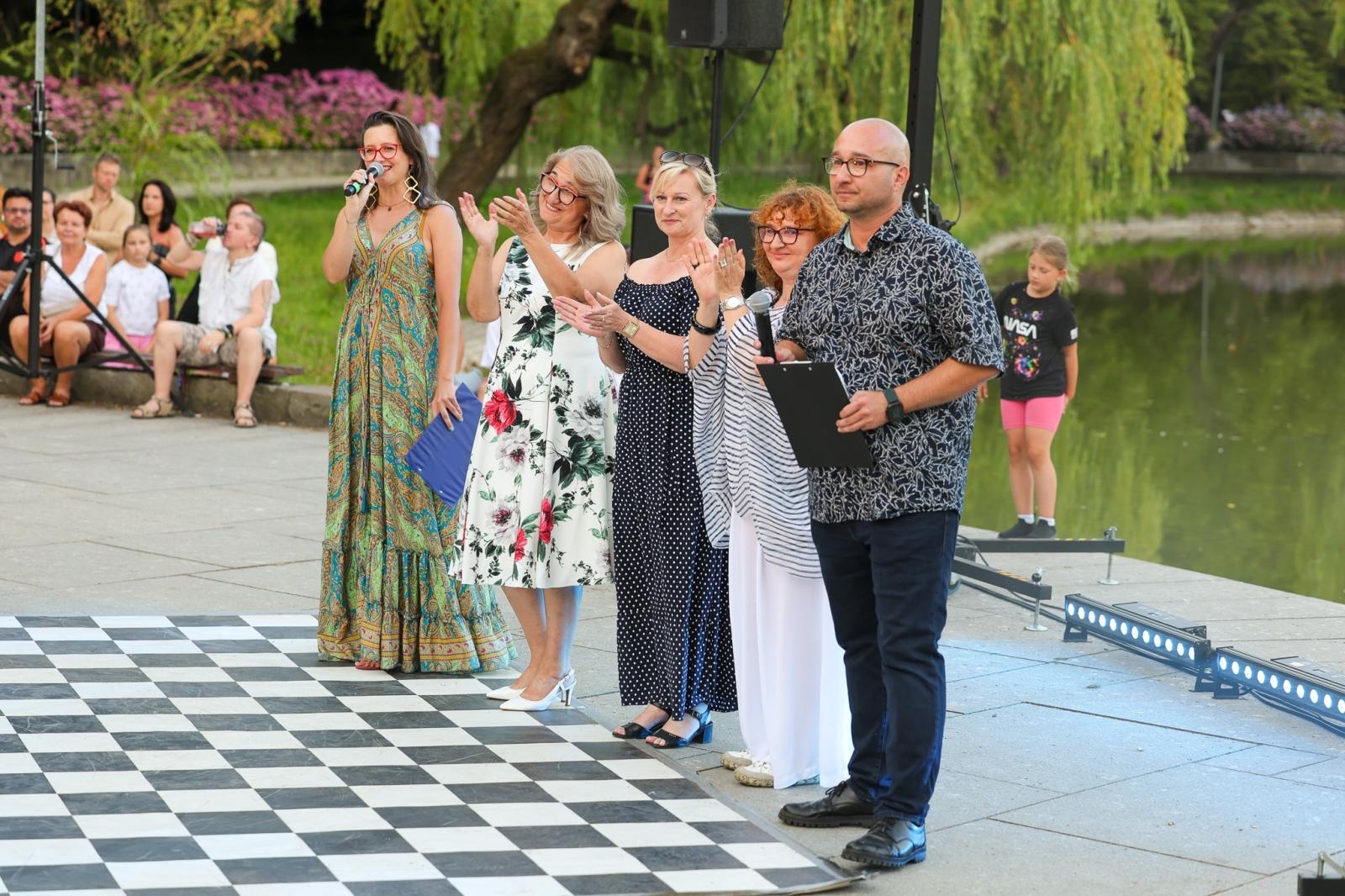 Zdjęcie w galerii na portalu naszraciborz.pl: Potańcówka w Parku Roth na BIS! Raciborskie Centrum Kultury podsumowało polsko-czeski projekt INTERREG wiadomości z regionu