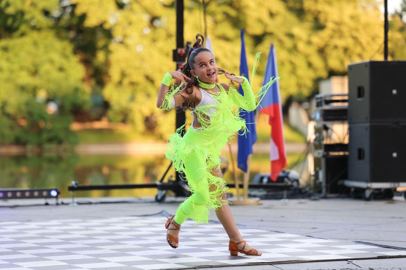 Zdjęcie w galerii na portalu naszraciborz.pl: Potańcówka w Parku Roth na BIS! Raciborskie Centrum Kultury podsumowało polsko-czeski projekt INTERREG wiadomości z regionu