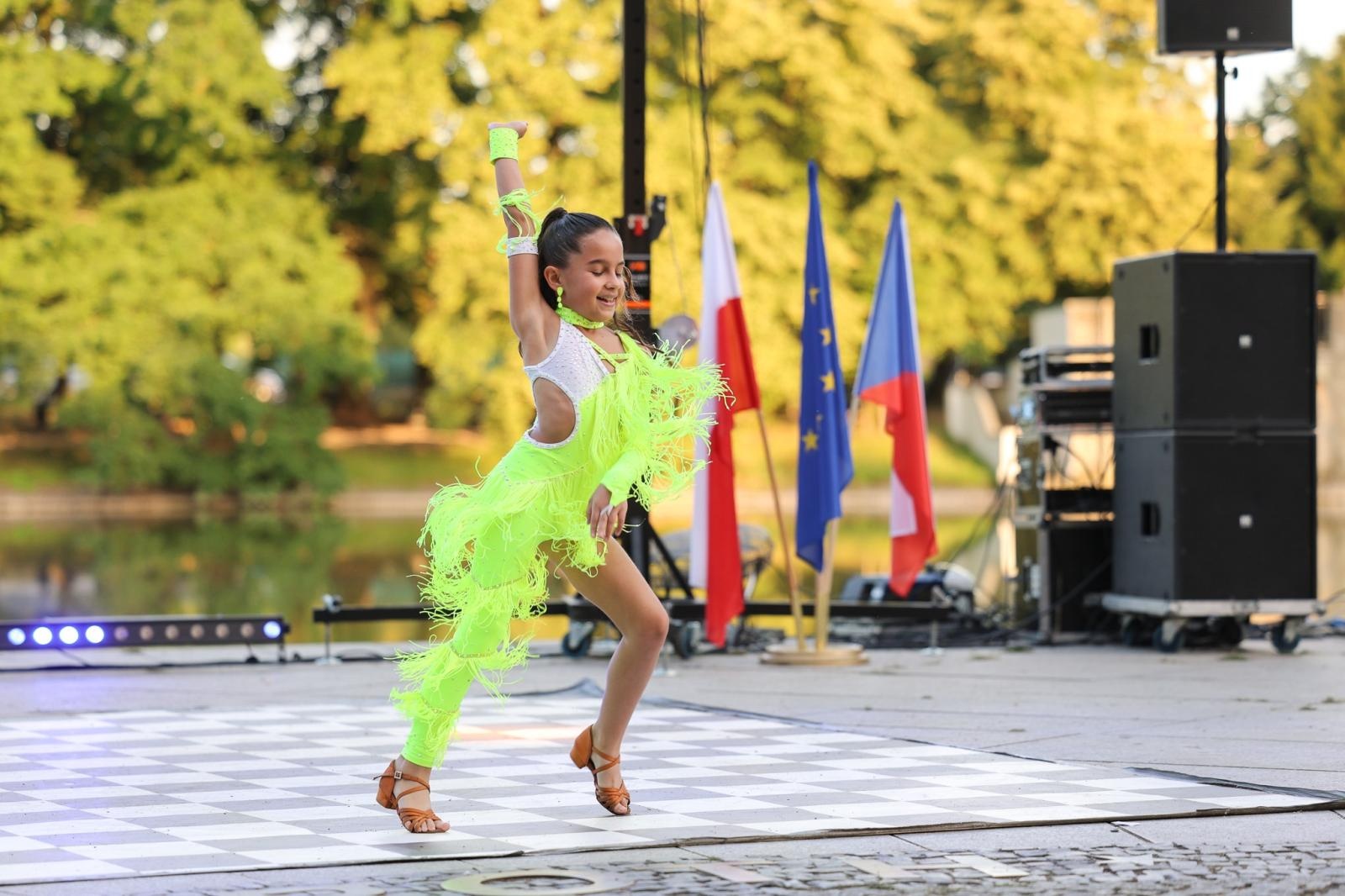 Zdjęcie w galerii na portalu naszraciborz.pl: Potańcówka w Parku Roth na BIS! Raciborskie Centrum Kultury podsumowało polsko-czeski projekt INTERREG wiadomości z regionu