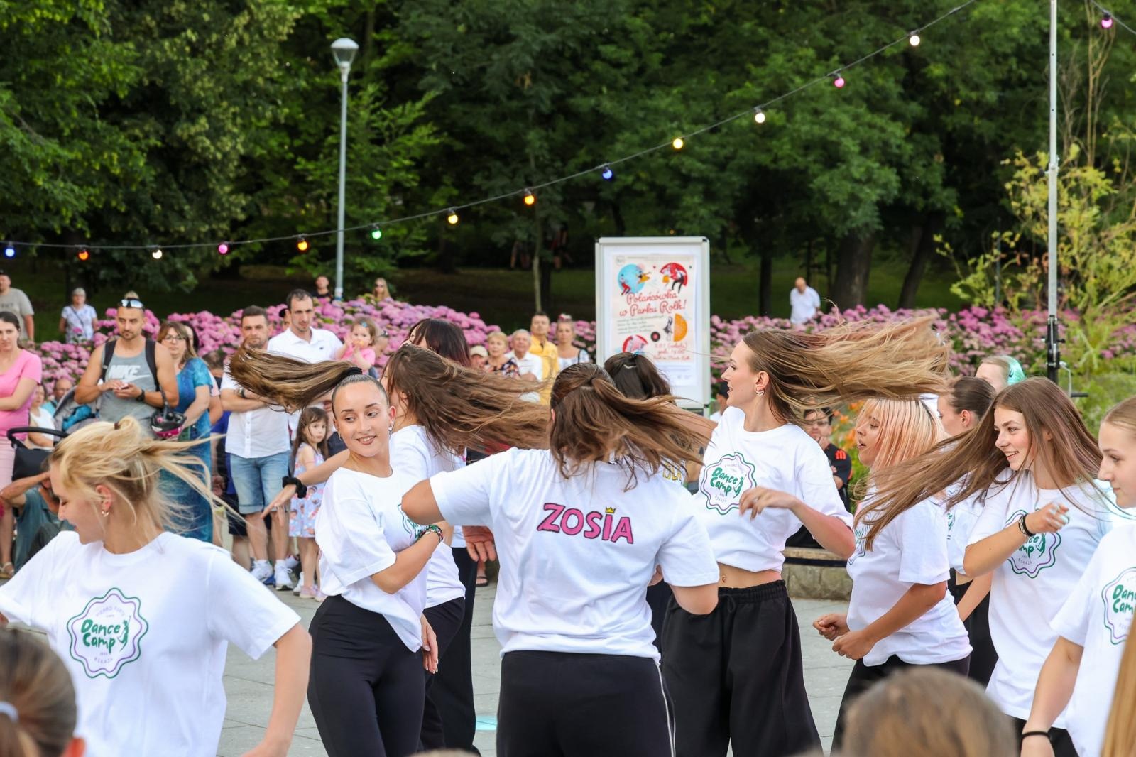 Zdjęcie w galerii na portalu naszraciborz.pl: Potańcówka w Parku Roth na BIS! Raciborskie Centrum Kultury podsumowało polsko-czeski projekt INTERREG wiadomości z regionu