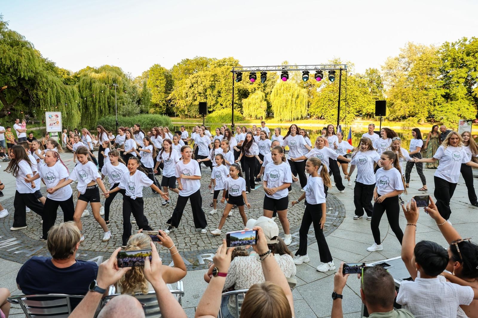 Zdjęcie w galerii na portalu naszraciborz.pl: Potańcówka w Parku Roth na BIS! Raciborskie Centrum Kultury podsumowało polsko-czeski projekt INTERREG wiadomości z regionu