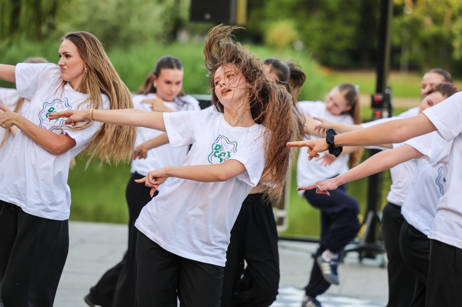 Zdjęcie w galerii na portalu naszraciborz.pl: Potańcówka w Parku Roth na BIS! Raciborskie Centrum Kultury podsumowało polsko-czeski projekt INTERREG wiadomości z regionu