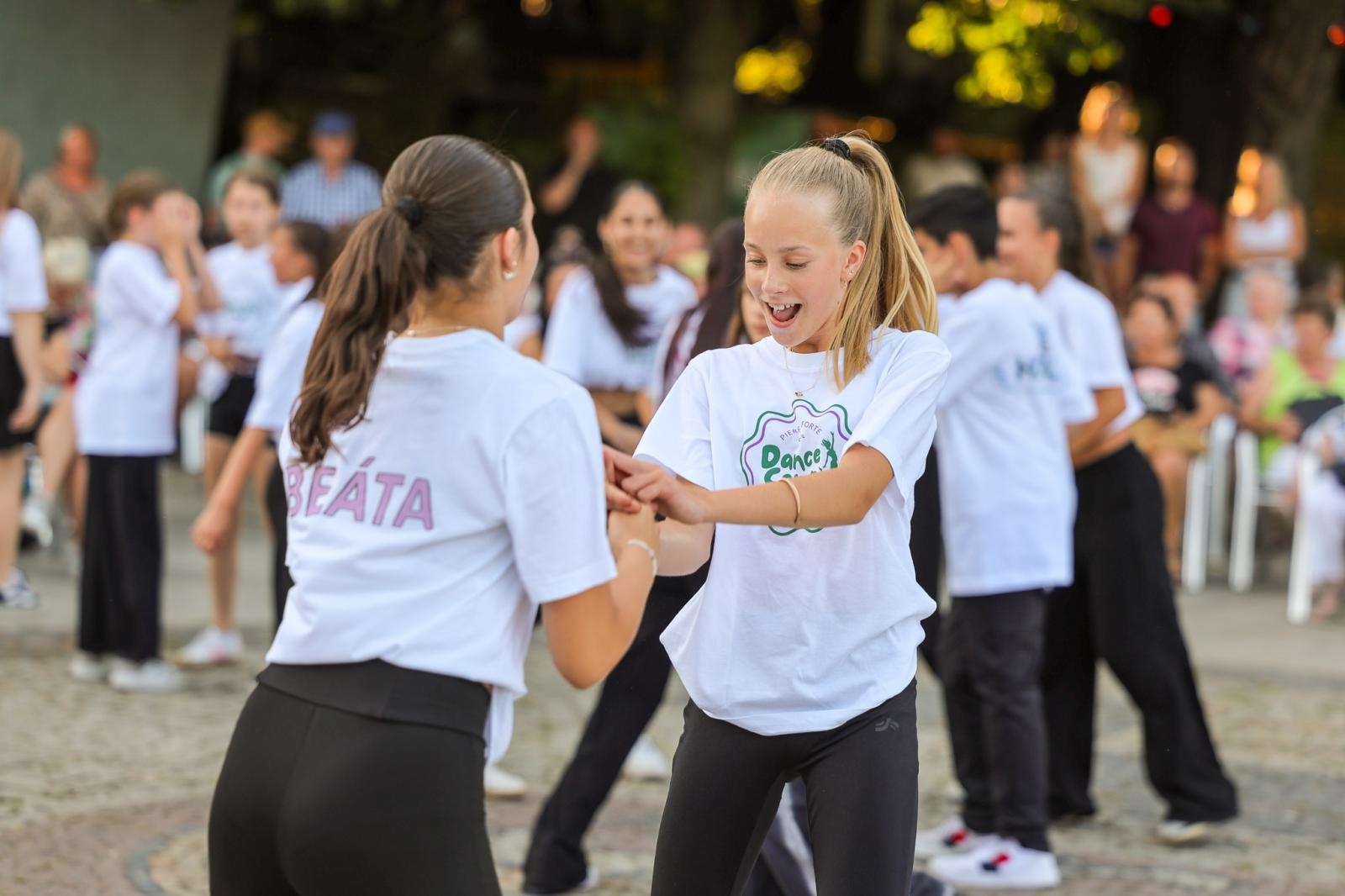 Zdjęcie w galerii na portalu naszraciborz.pl: Potańcówka w Parku Roth na BIS! Raciborskie Centrum Kultury podsumowało polsko-czeski projekt INTERREG wiadomości z regionu
