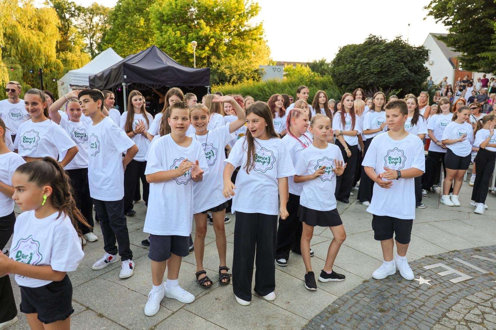 Zdjęcie w galerii na portalu naszraciborz.pl: Potańcówka w Parku Roth na BIS! Raciborskie Centrum Kultury podsumowało polsko-czeski projekt INTERREG wiadomości z regionu