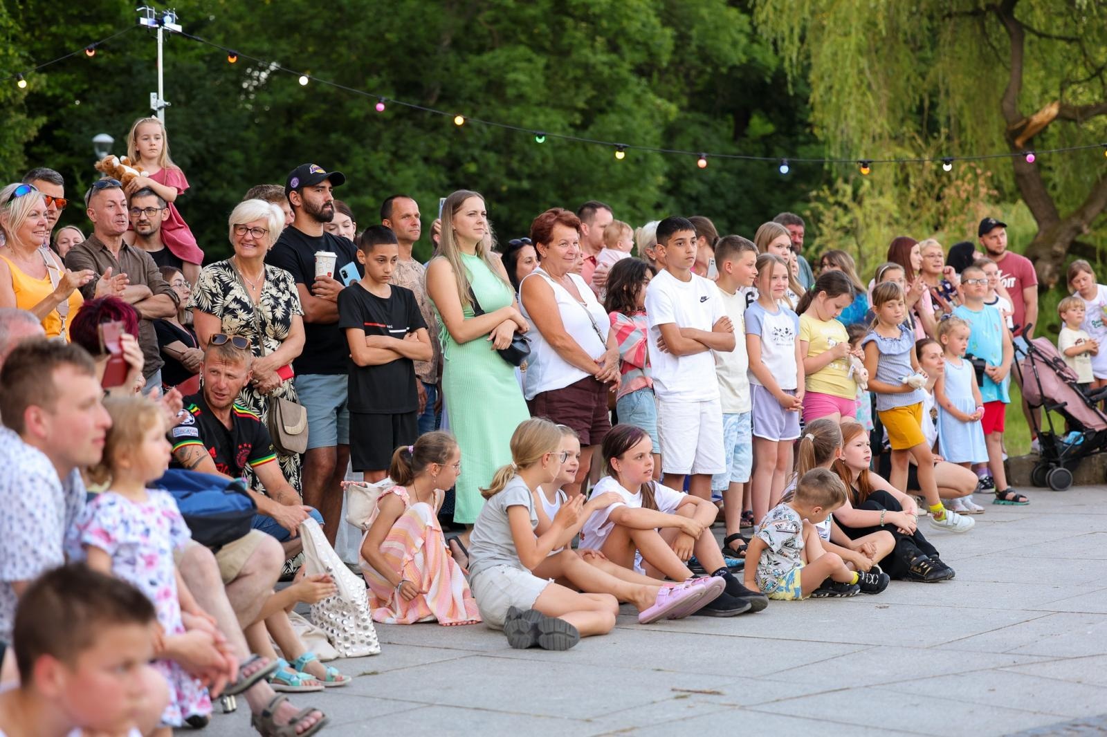 Zdjęcie w galerii na portalu naszraciborz.pl: Potańcówka w Parku Roth na BIS! Raciborskie Centrum Kultury podsumowało polsko-czeski projekt INTERREG wiadomości z regionu