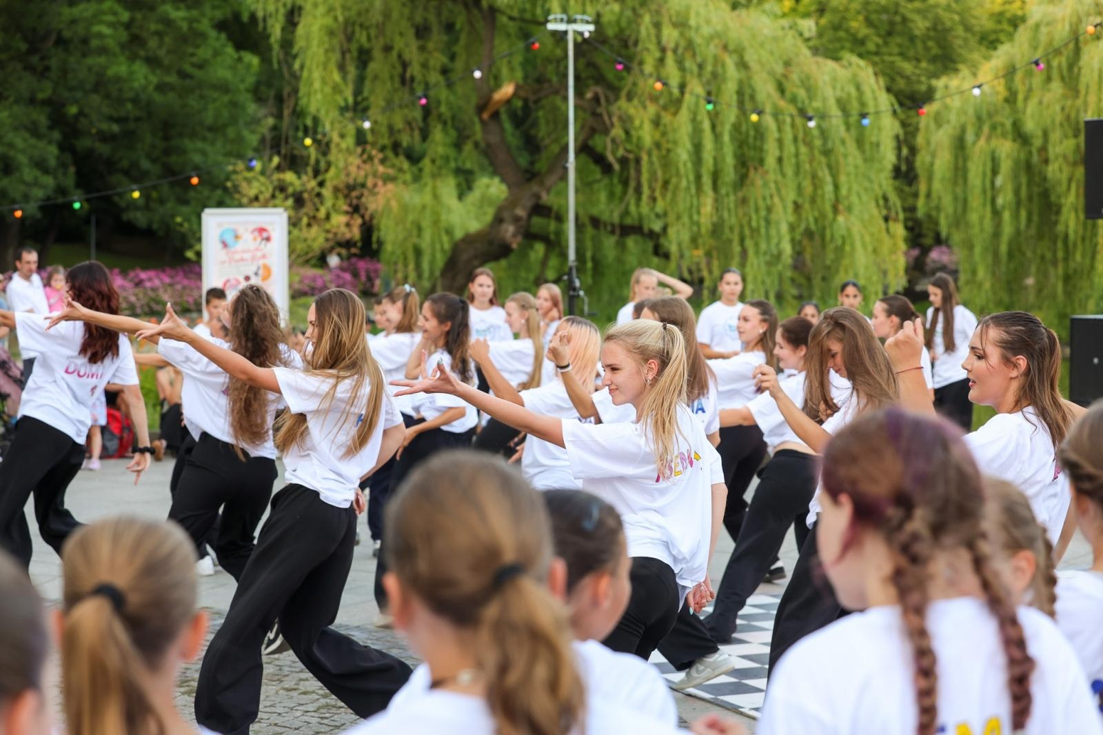 Zdjęcie w galerii na portalu naszraciborz.pl: Potańcówka w Parku Roth na BIS! Raciborskie Centrum Kultury podsumowało polsko-czeski projekt INTERREG wiadomości z regionu