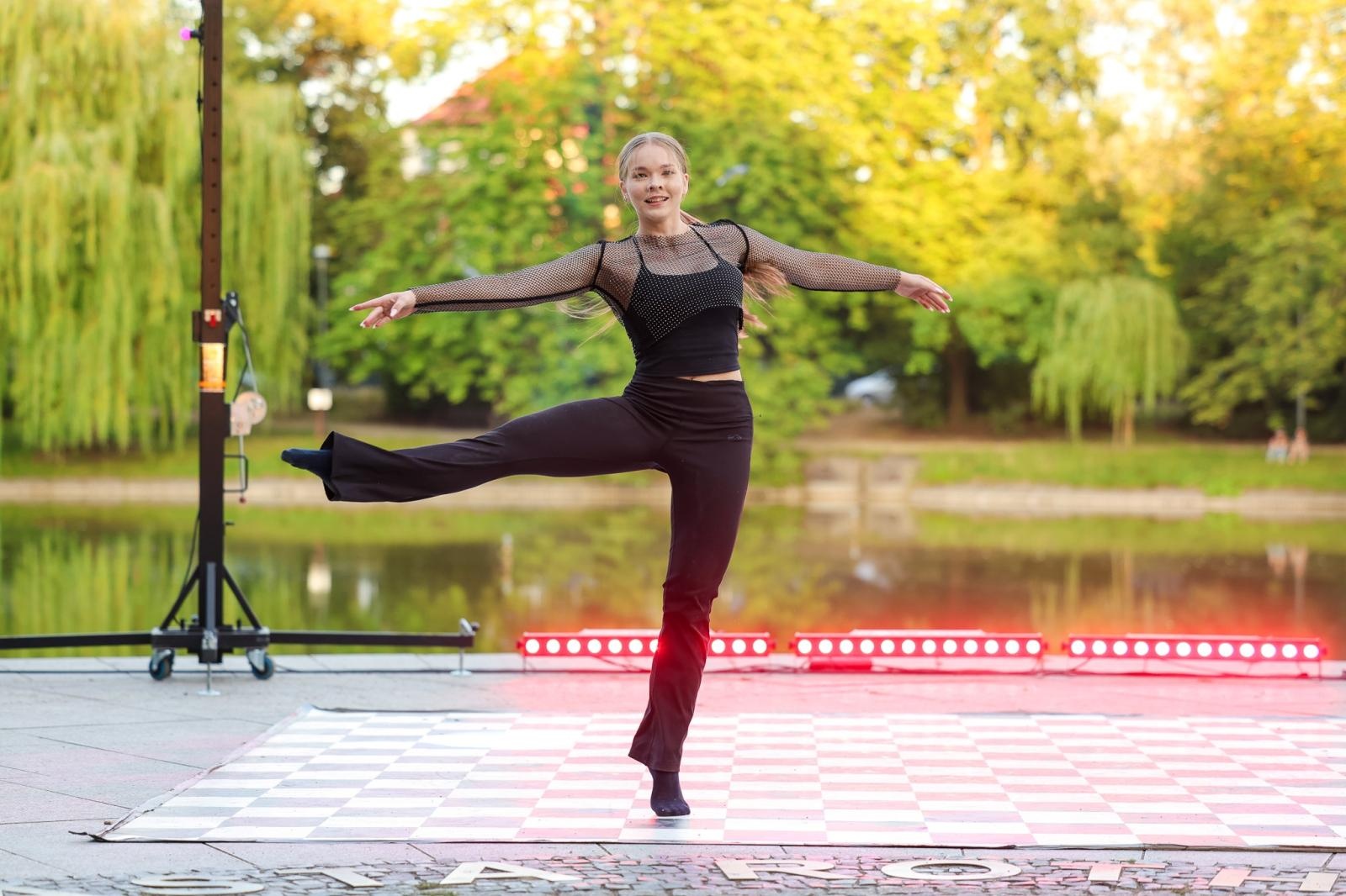 Zdjęcie w galerii na portalu naszraciborz.pl: Potańcówka w Parku Roth na BIS! Raciborskie Centrum Kultury podsumowało polsko-czeski projekt INTERREG wiadomości z regionu