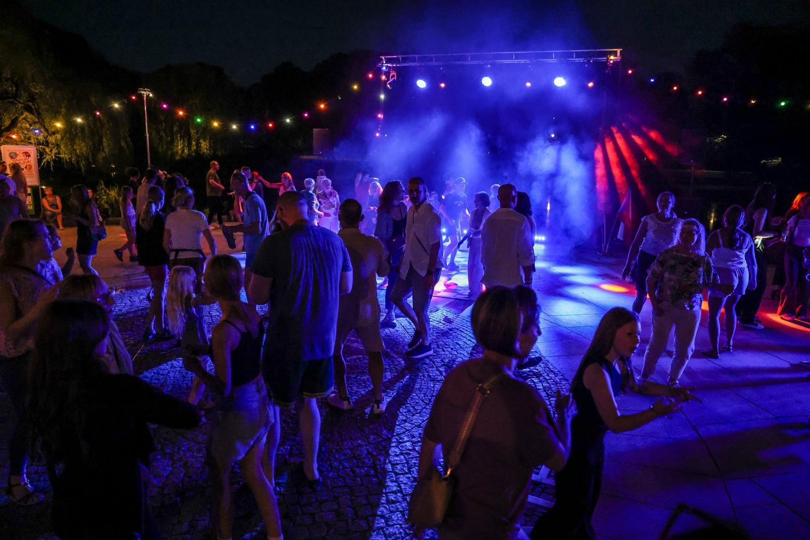 Zdjęcie w galerii na portalu naszraciborz.pl: Potańcówka w Parku Roth na BIS! Raciborskie Centrum Kultury podsumowało polsko-czeski projekt INTERREG wiadomości z regionu