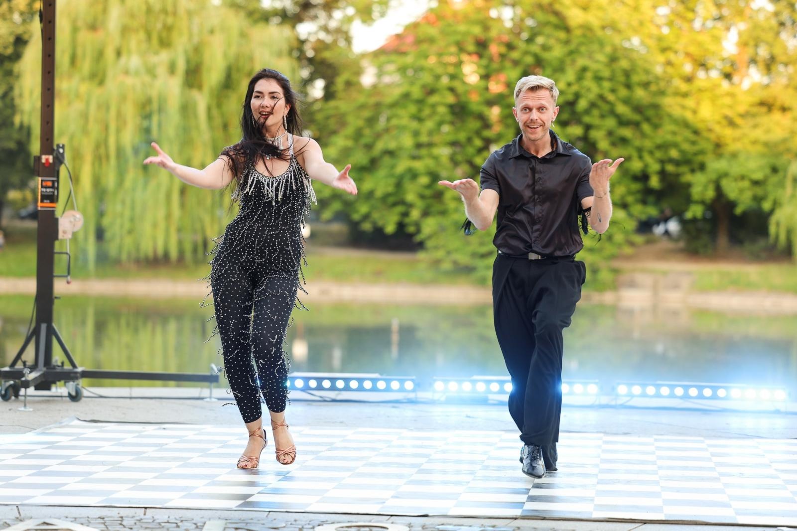 Zdjęcie w galerii na portalu naszraciborz.pl: Potańcówka w Parku Roth na BIS! Raciborskie Centrum Kultury podsumowało polsko-czeski projekt INTERREG wiadomości z regionu